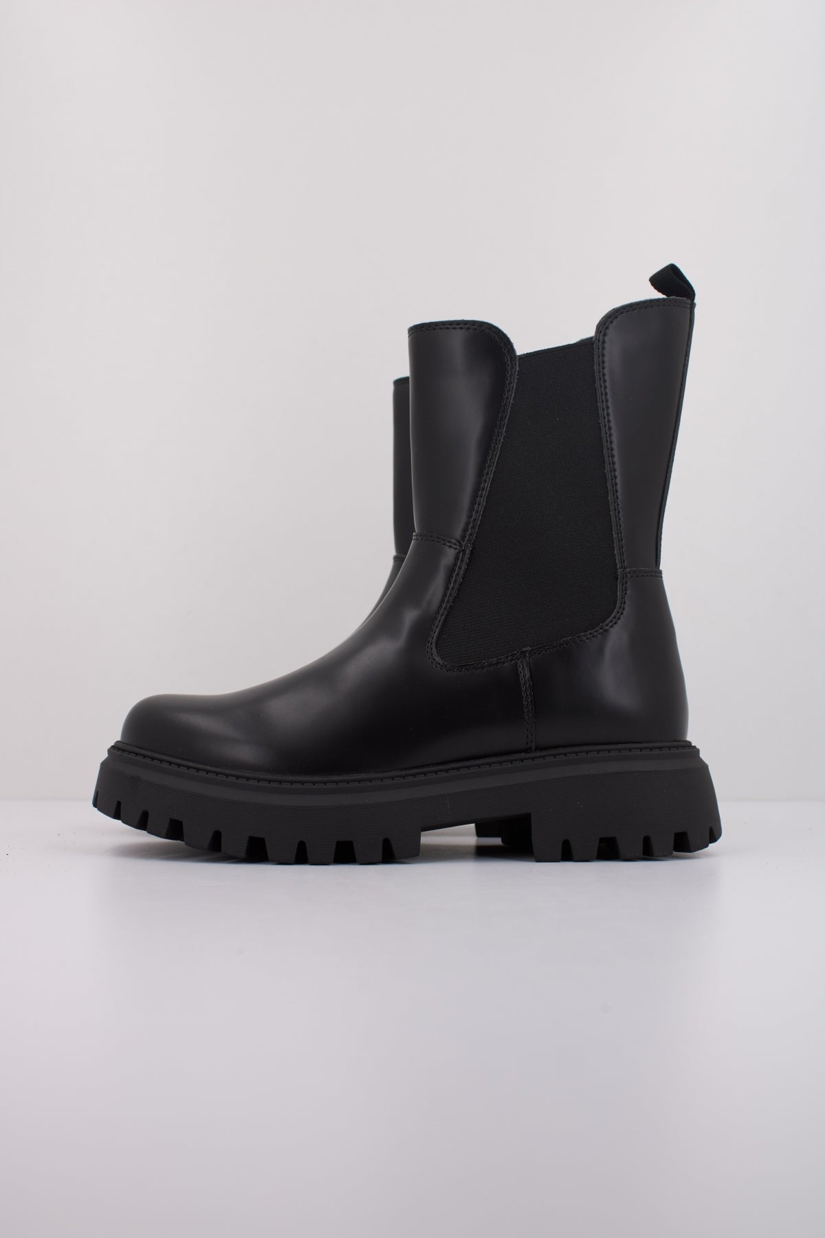 GEOX J MAQUINNENS GIRL en color NEGRO  (1)