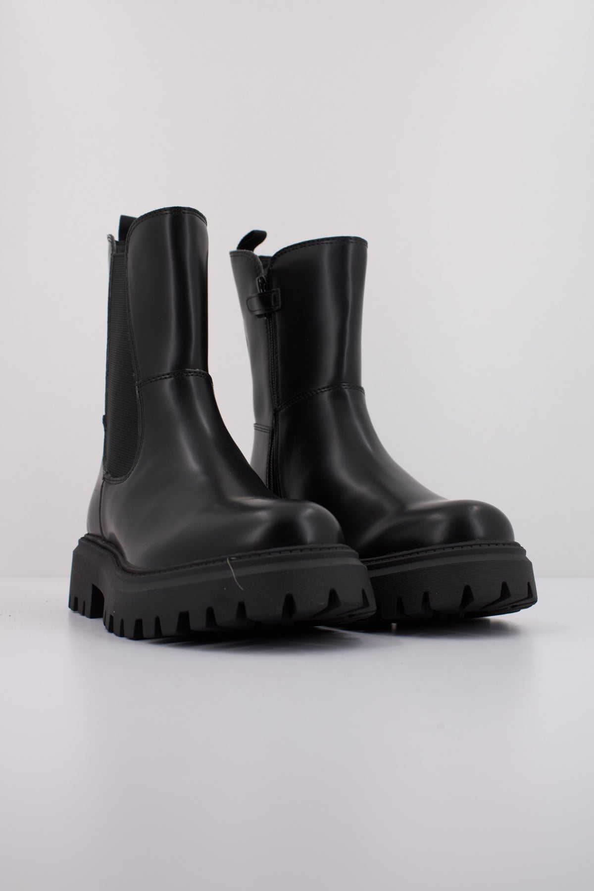 GEOX J MAQUINNENS GIRL en color NEGRO  (2)