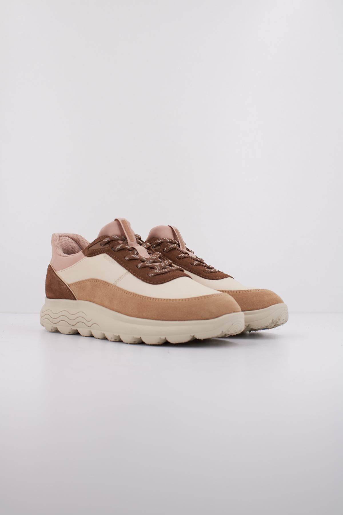 GEOX D SPHERICA PLUS en color MARRON CLARO  (2)