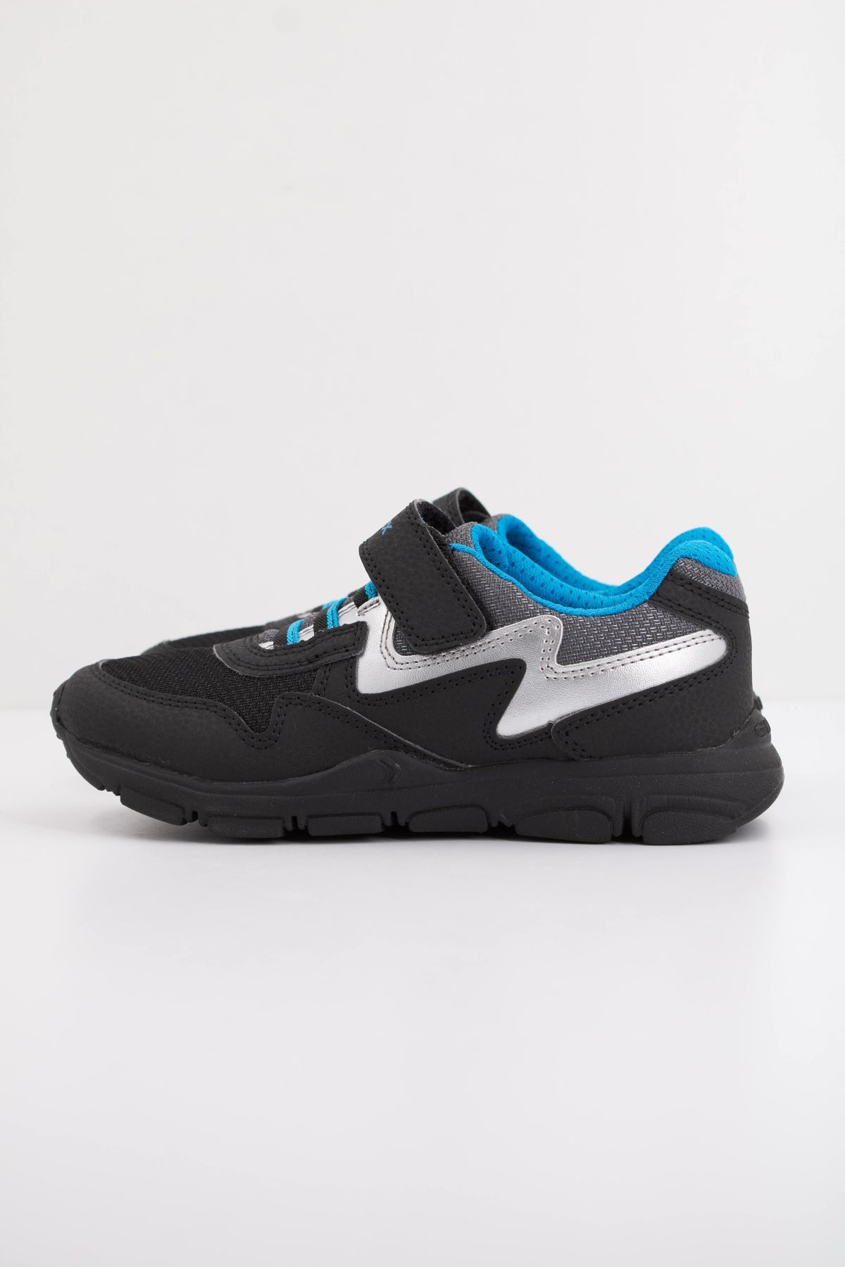 GEOX J NEW TORQUE BOY en color NEGRO  (1)