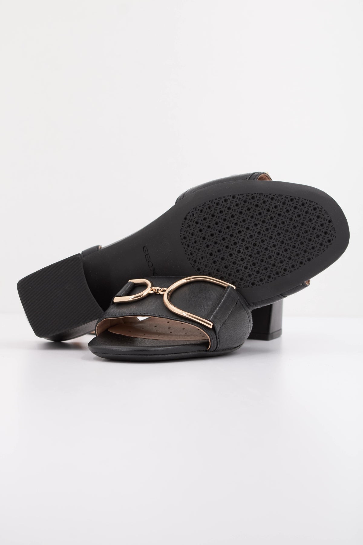 GEOX DRNB  en color NEGRO  (5)