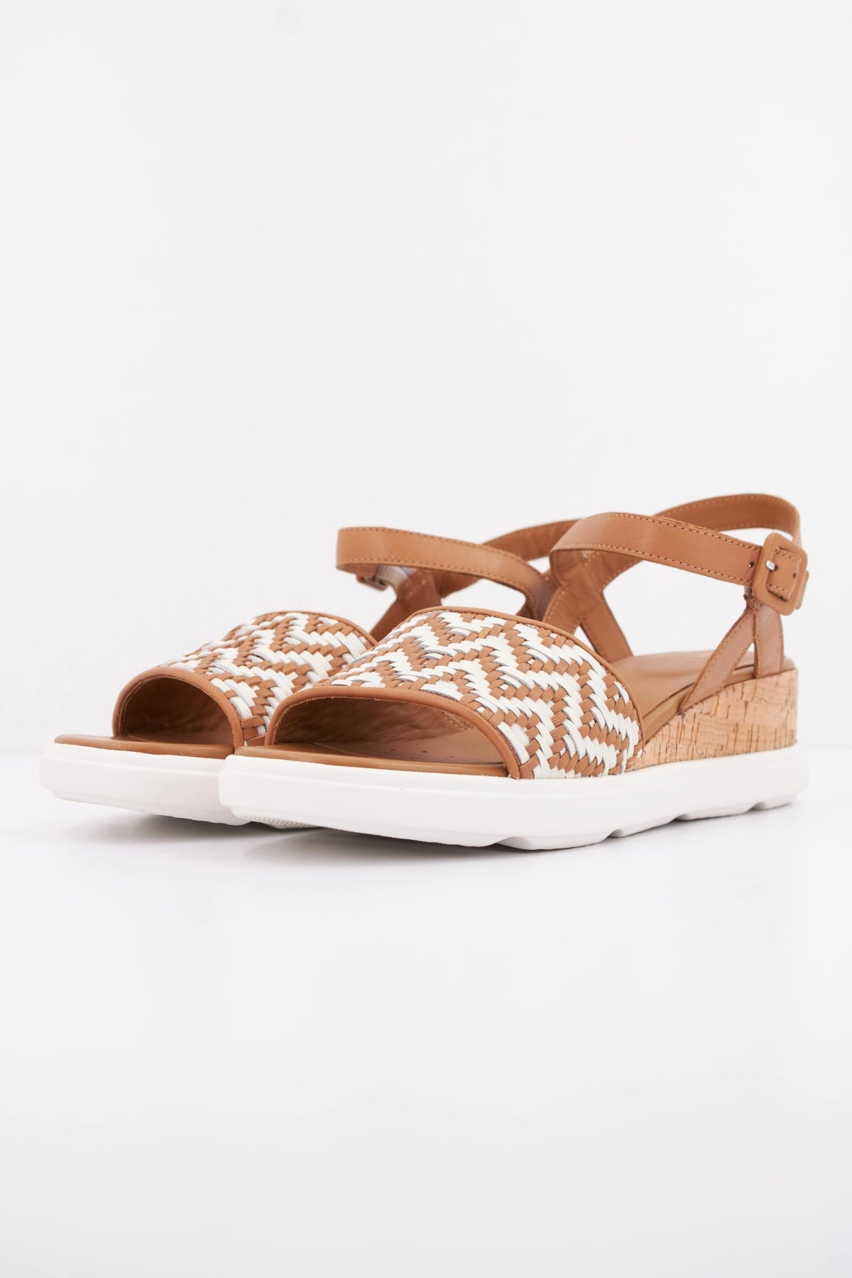 GEOX DGUB  en color MARRON  (2)
