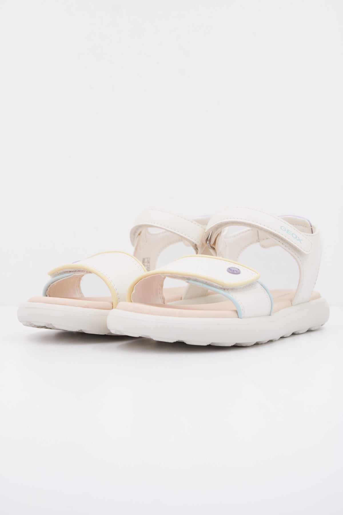 GEOX J SANDAL PUFFYPOP en color BLANCO  (2)