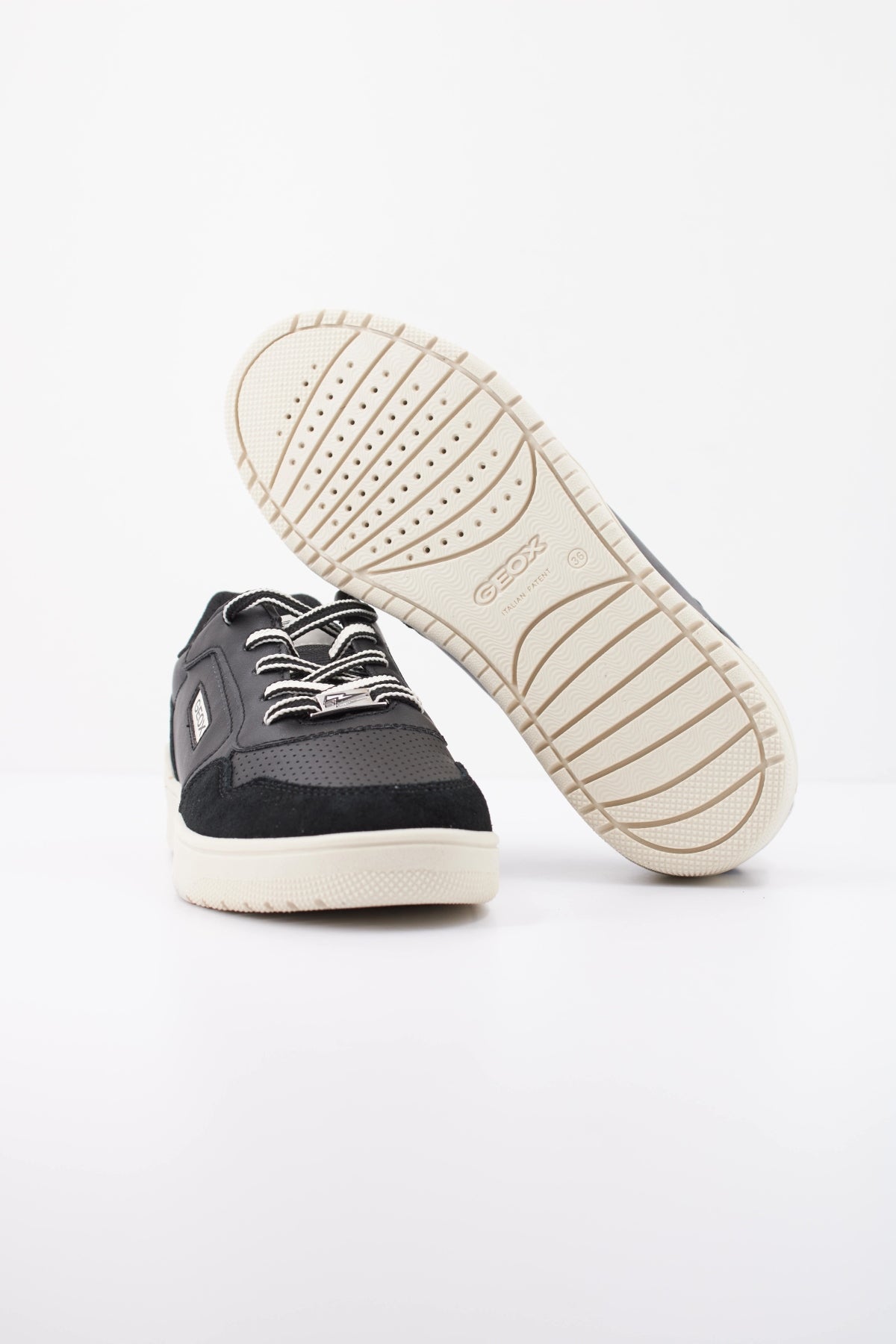 GEOX JLQI  en color NEGRO  (5)