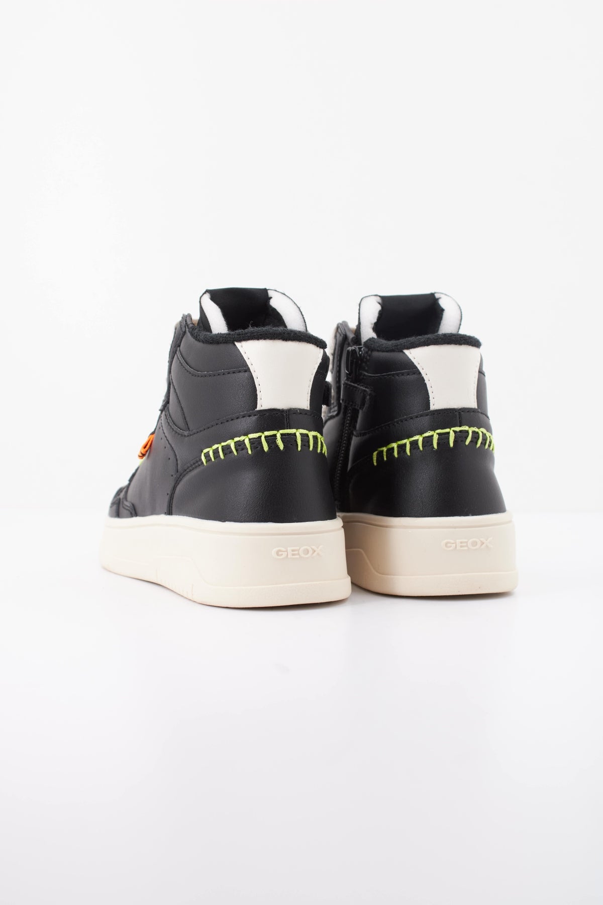 GEOX  J LESTRELLA GIRL en color NEGRO  (4)