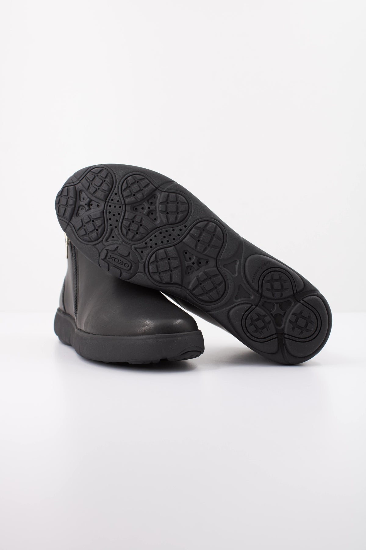 GEOX D NEBULA . C en color NEGRO  (5)