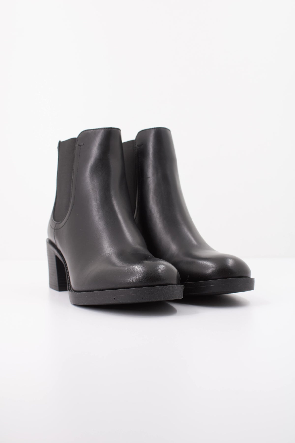 GEOX DXXF  en color NEGRO  (2)