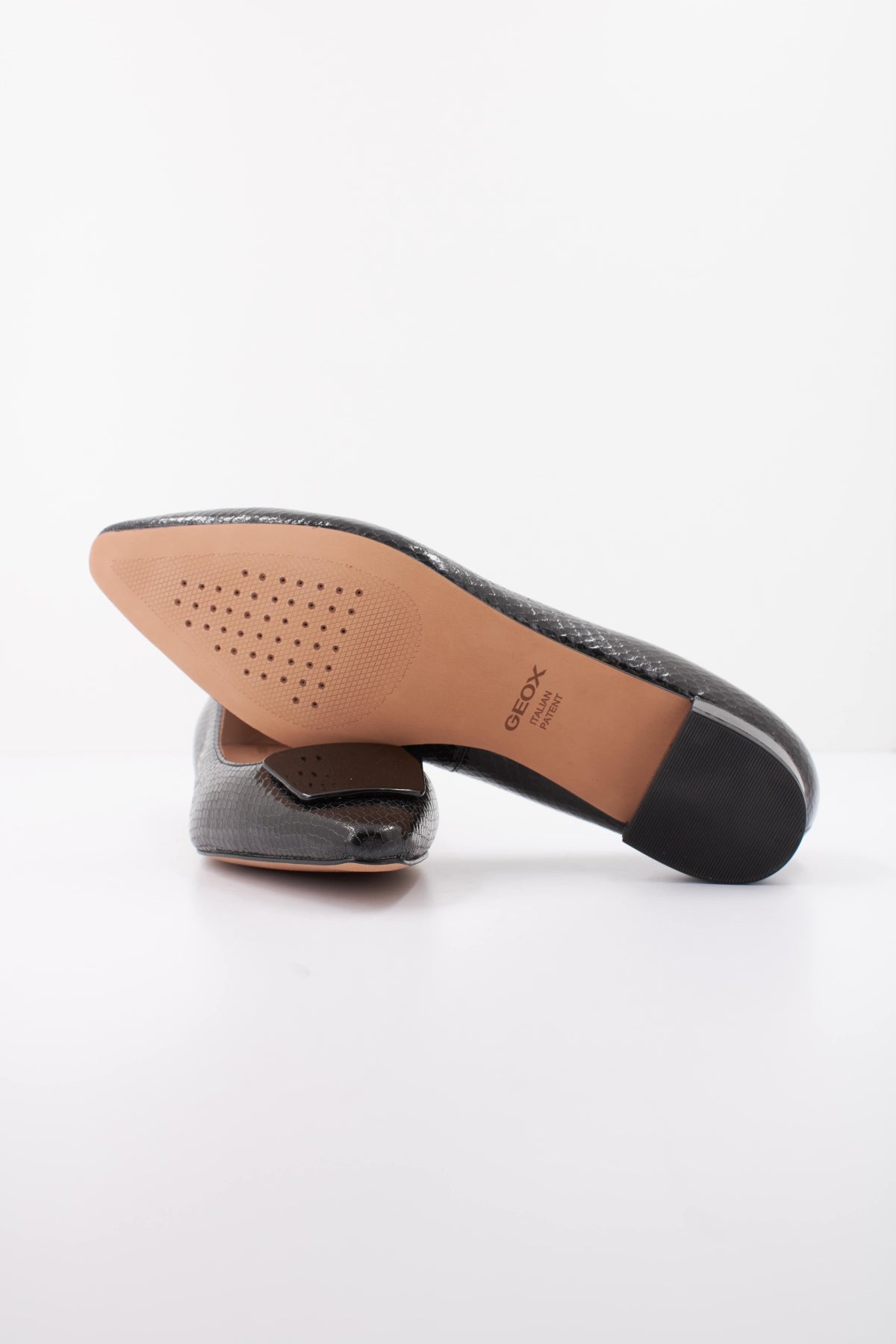 GEOX DYYF  en color NEGRO  (5)