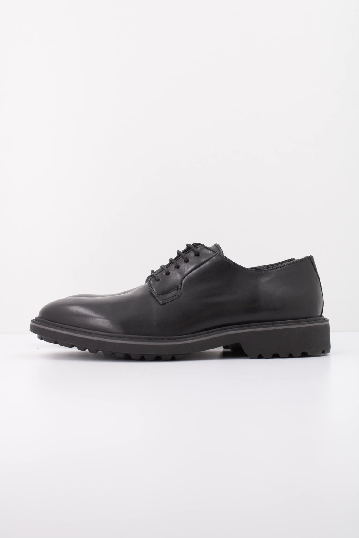 GEOX UDRB   en color NEGRO  (1)