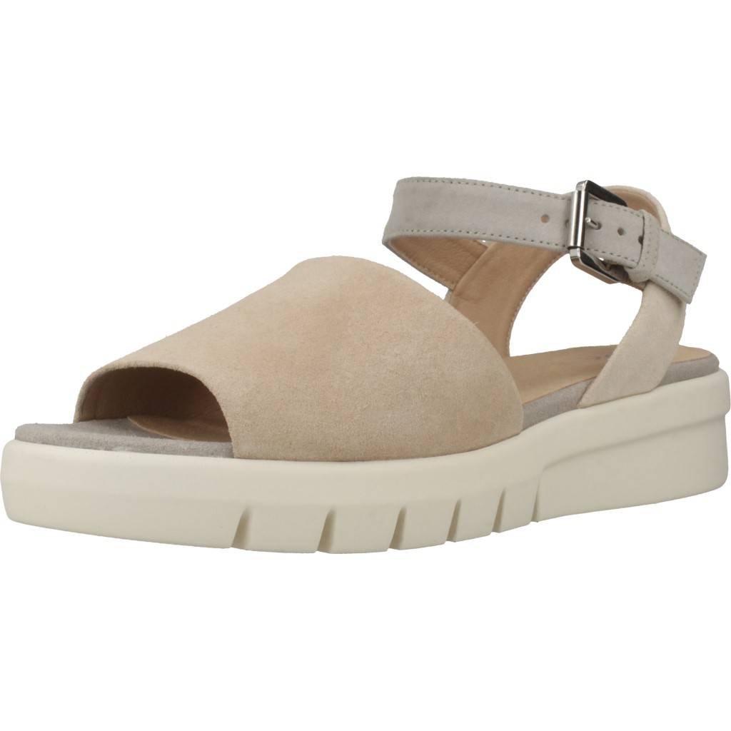 GEOX D WIMBLEY SANDAL en color MARRON CLARO  (1)
