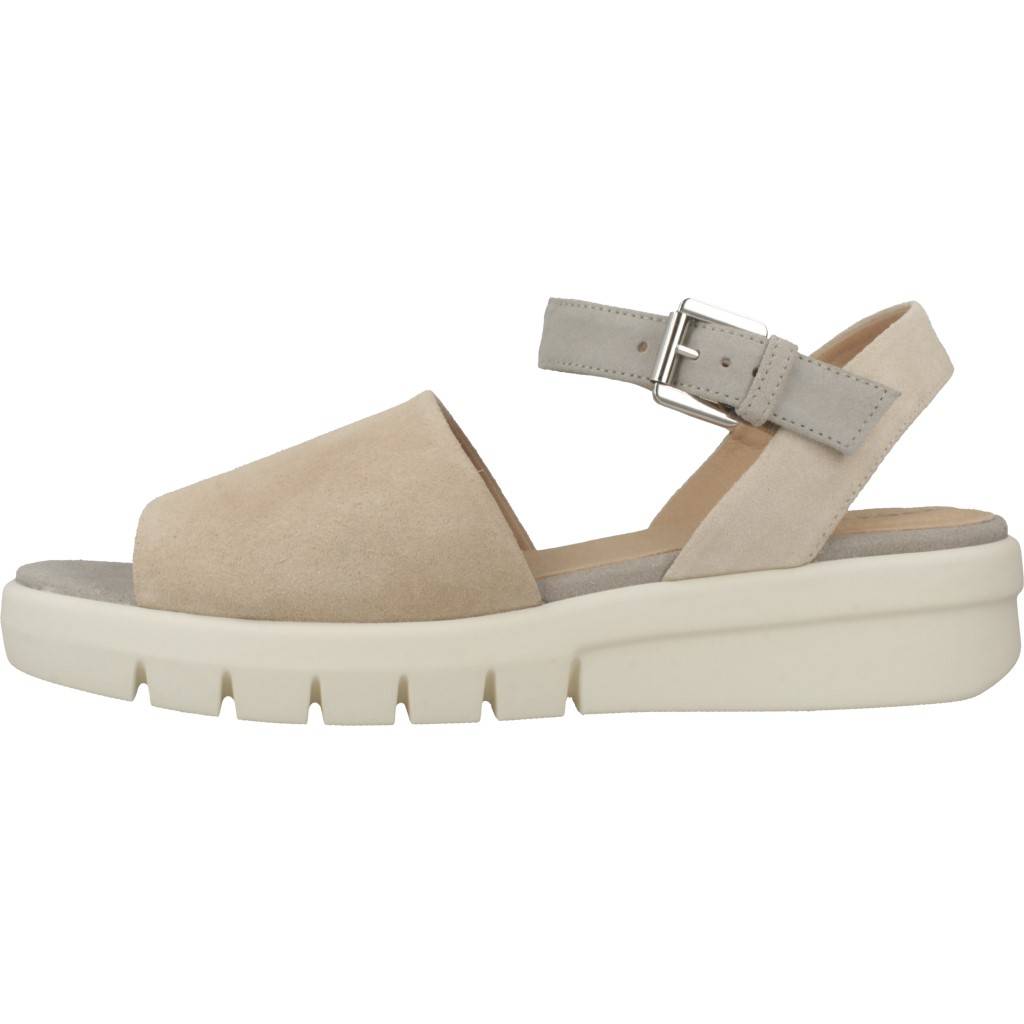 GEOX D WIMBLEY SANDAL en color MARRON CLARO  (2)