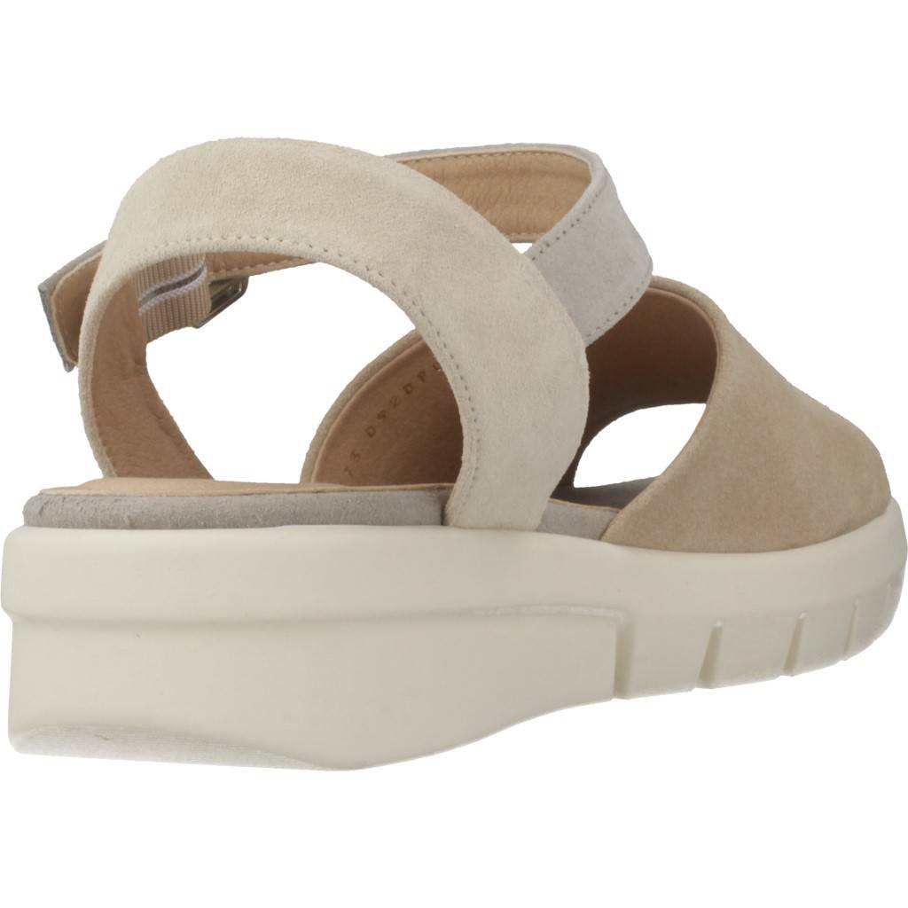 GEOX D WIMBLEY SANDAL en color MARRON CLARO  (3)