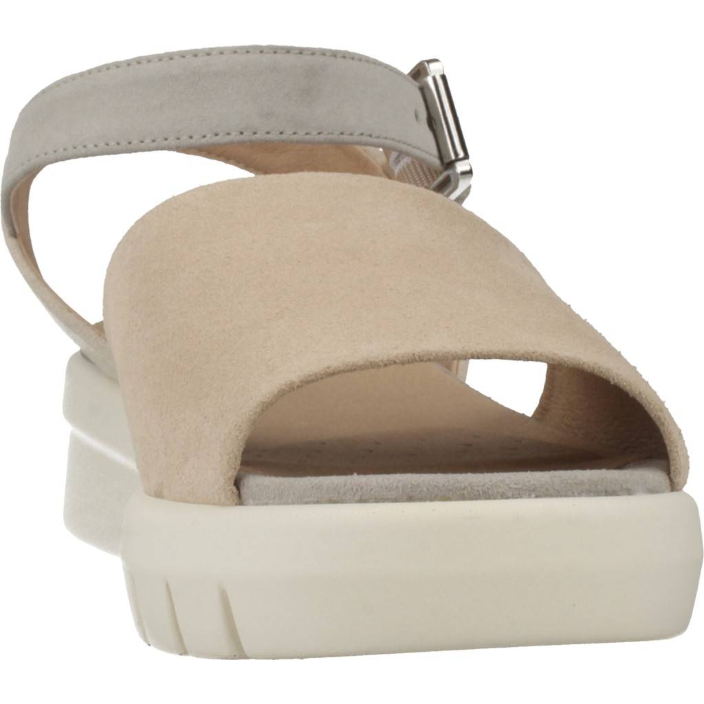 GEOX D WIMBLEY SANDAL en color MARRON CLARO  (6)