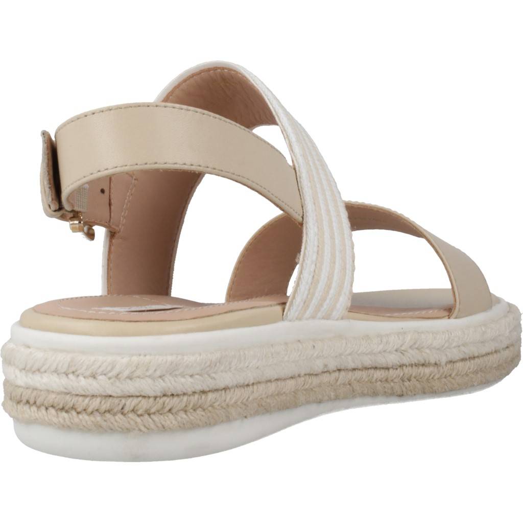 GEOX D SANDAL LEELU' E en color MARRON CLARO  (3)