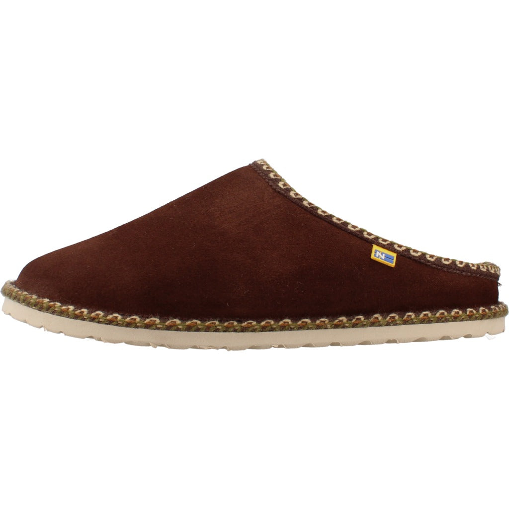 NORDIKAS  AFELPADO ZAPATILLA HOGAR en color MARRON  (2)
