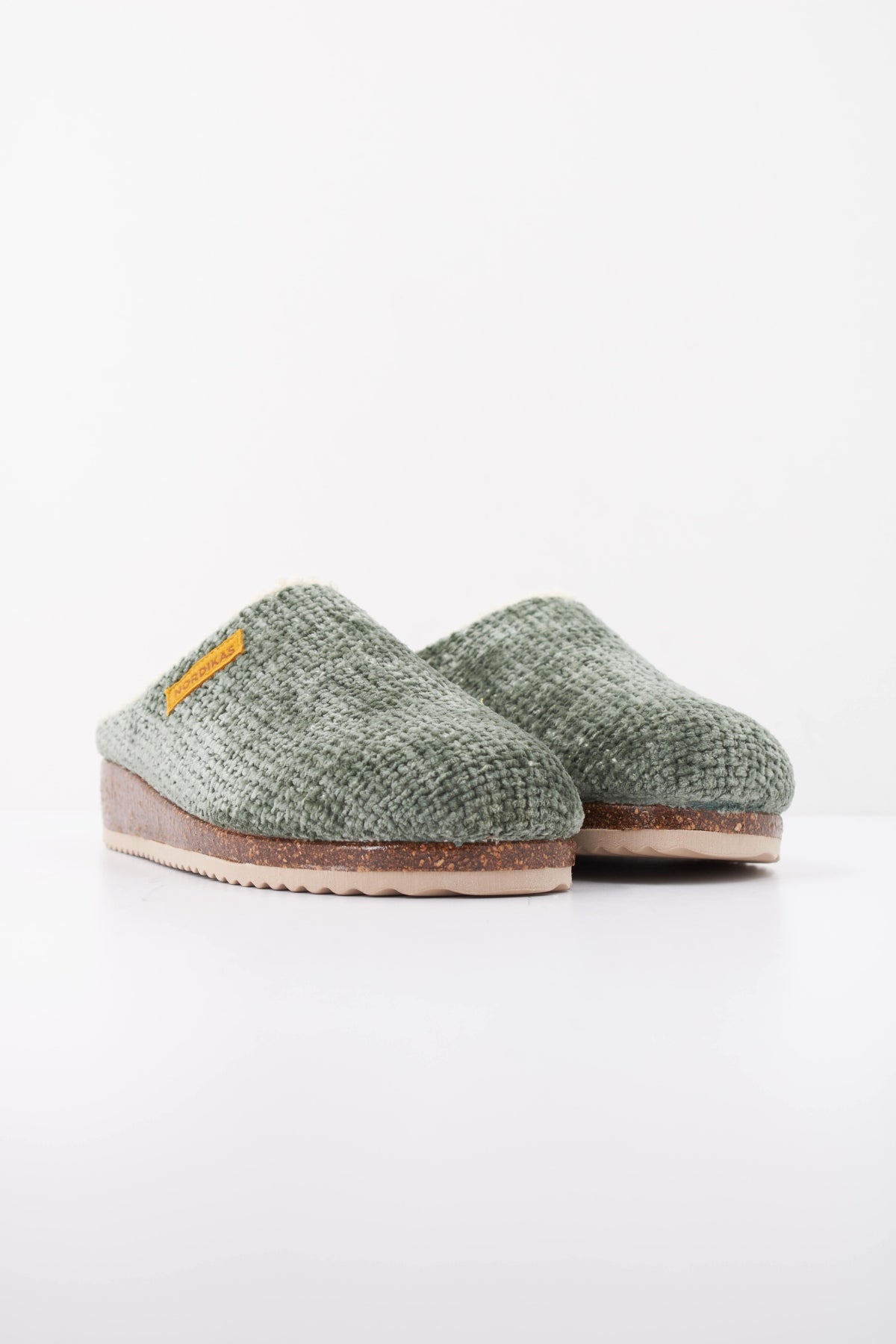 NORDIKAS  ISLANDIA ZAPATILLA HOGAR en color VERDE  (2)