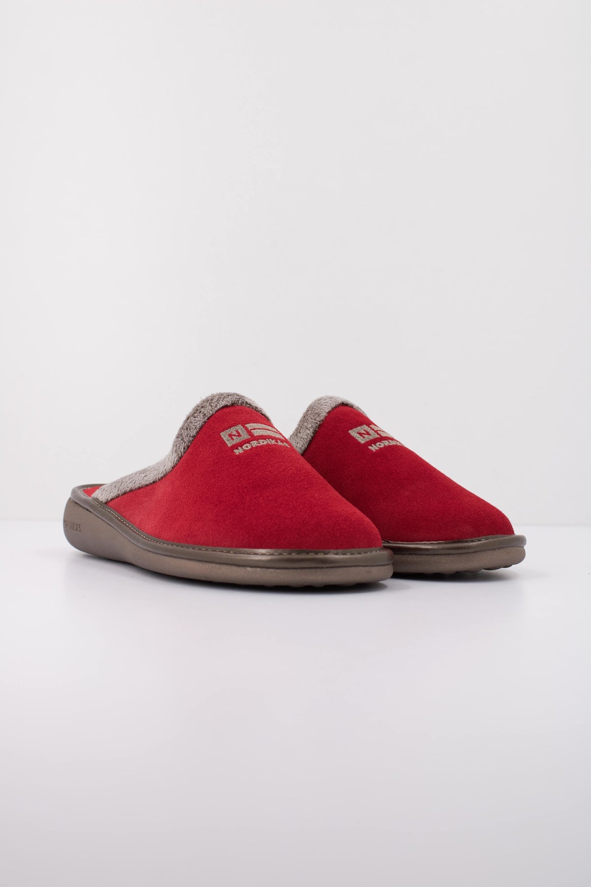 NORDIKAS  AFELPADO ZAPATILLA HOGAR en color ROJO  (2)