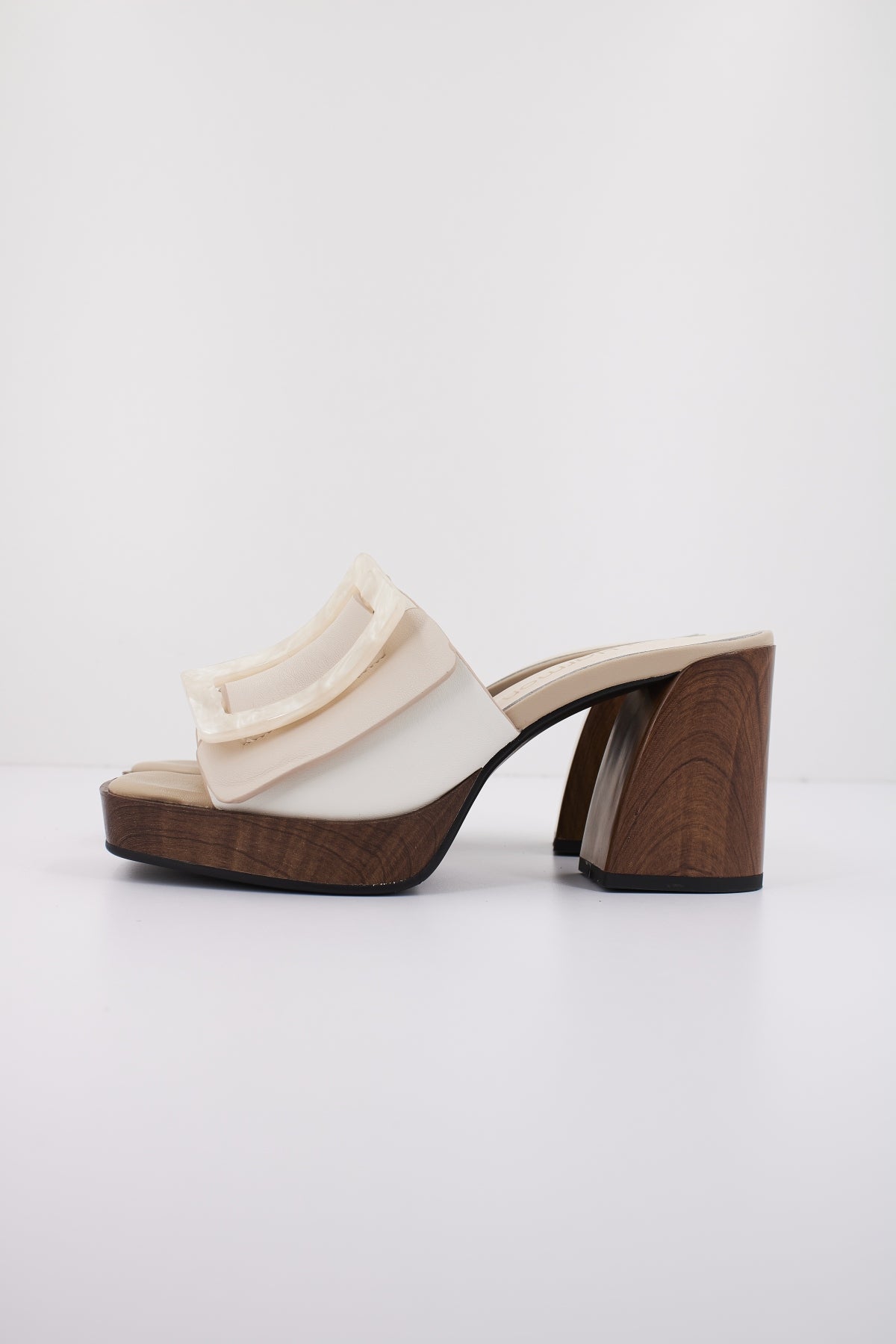 NOA HARMON N en color BEIS  (1)