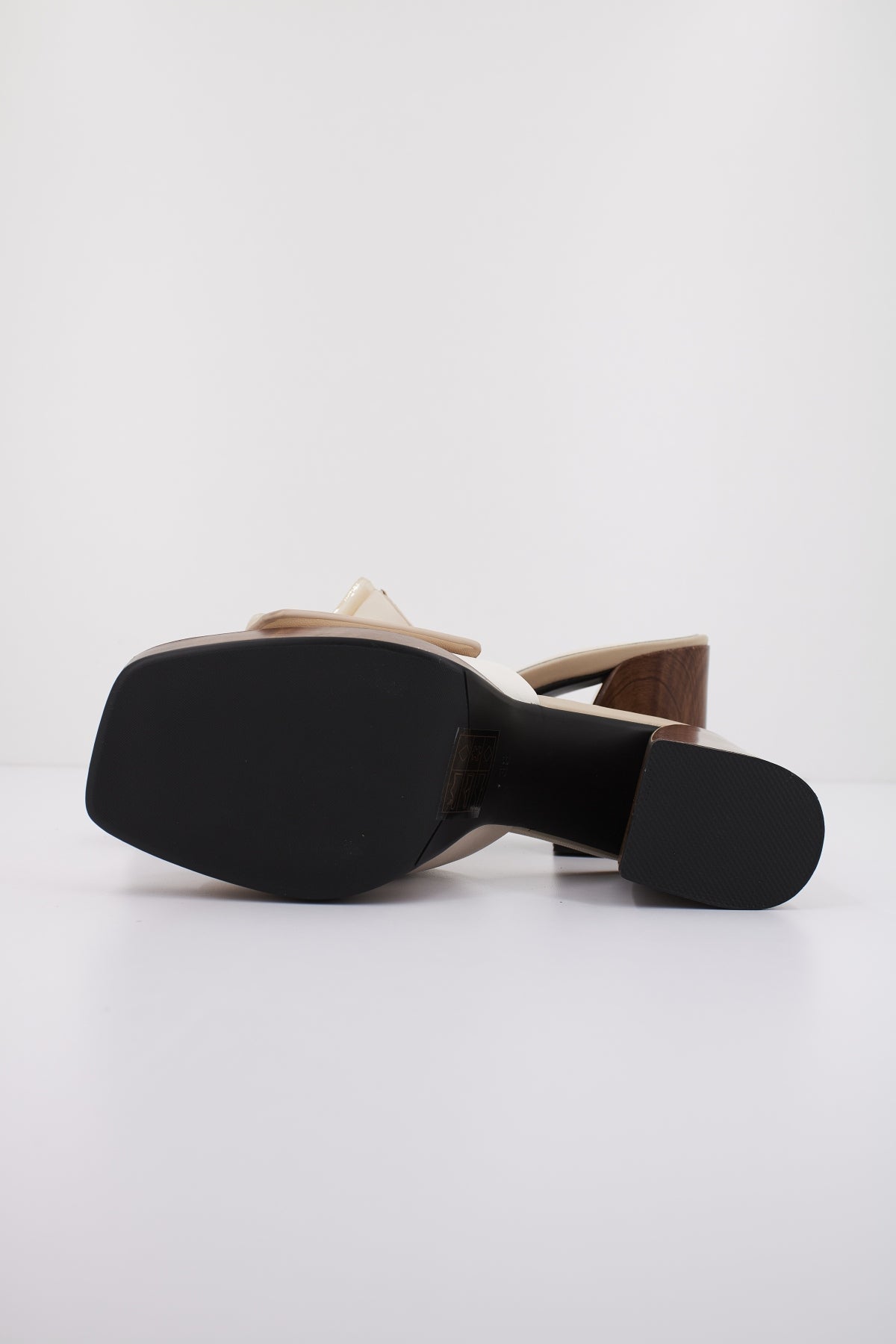 NOA HARMON N en color BEIS  (4)