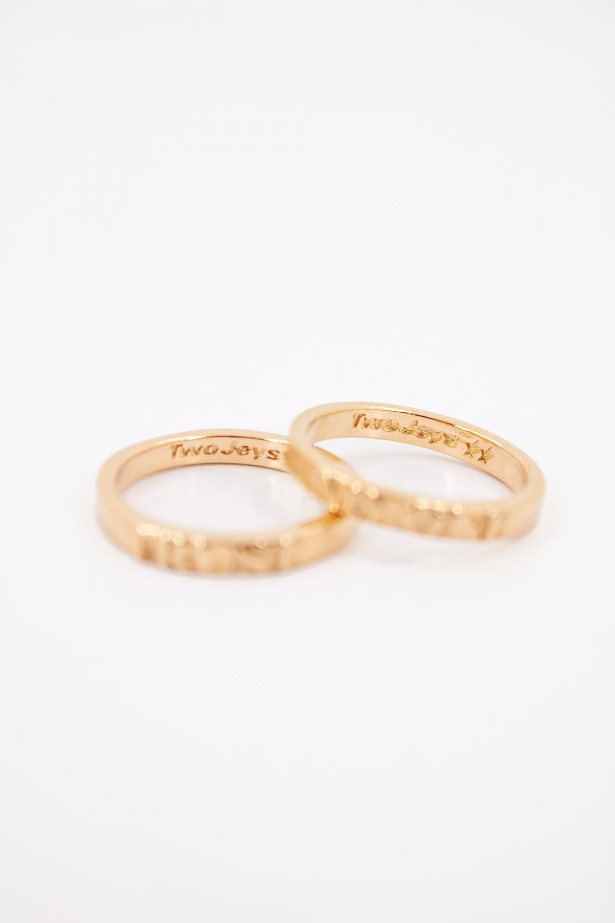 TWOJEYS TRUST NO ONE RING SET en color ORO  (3)