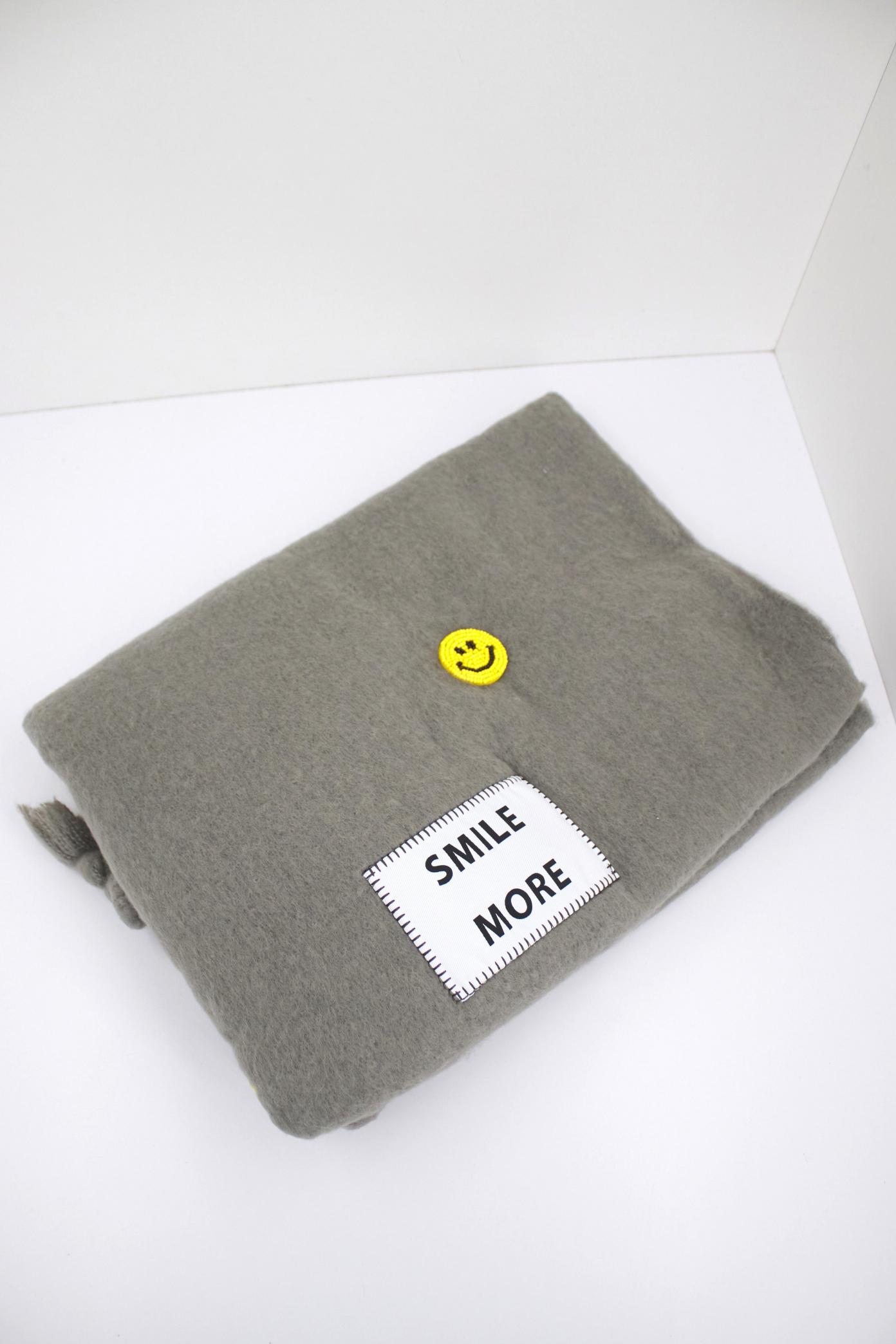 VERB TO DO SMILE MORE en color GRIS  (2)