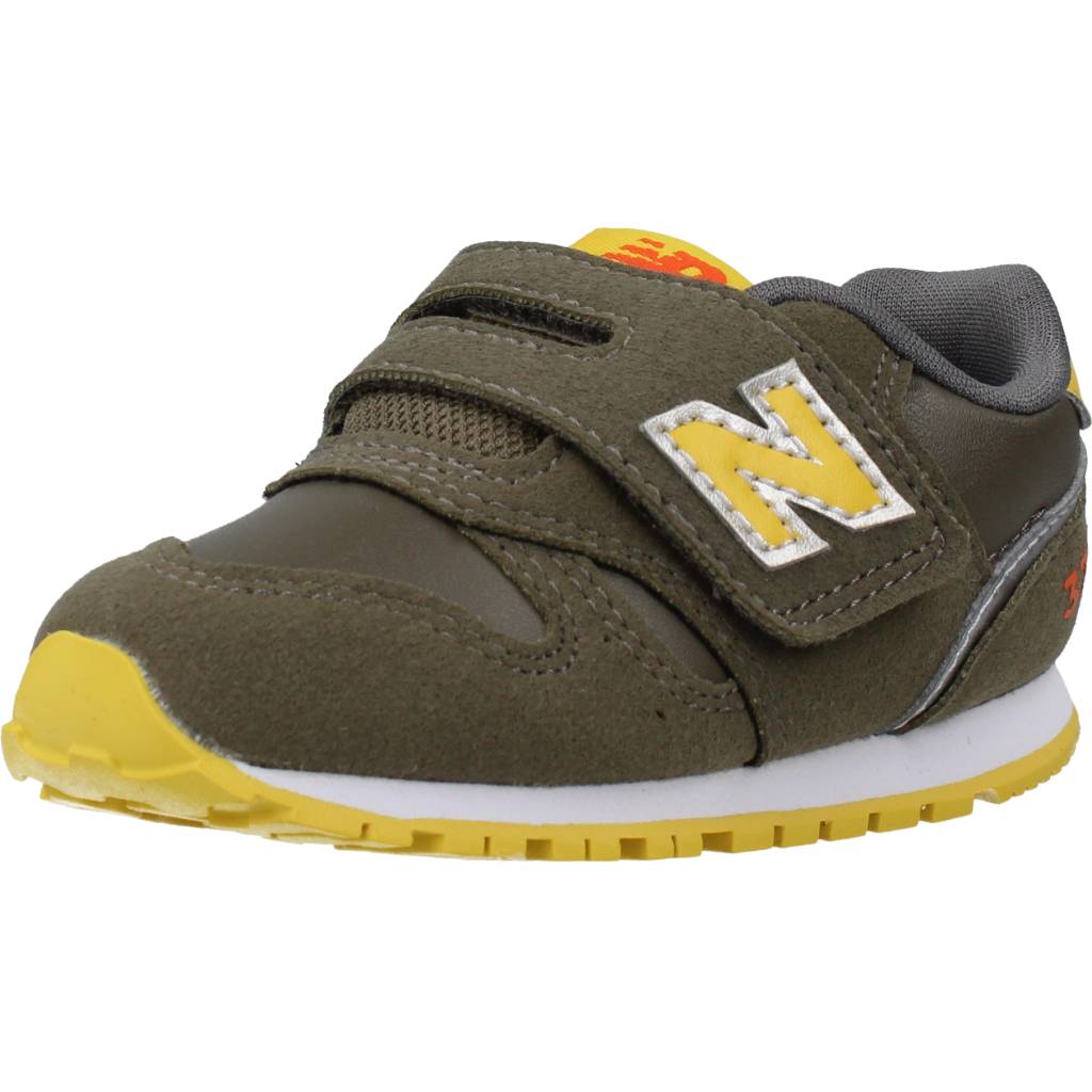 NEW BALANCE XG HOOK AND LOOP en color VERDE  (1)