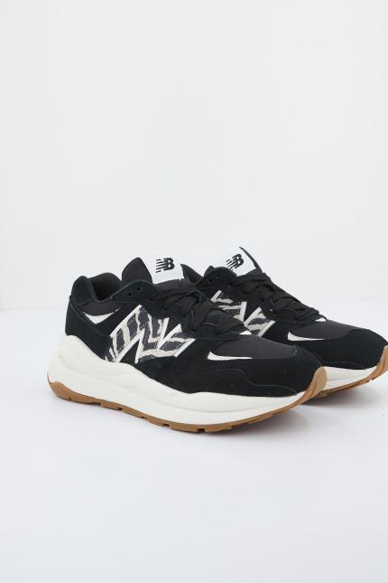 NEW BALANCE W APA en color NEGRO  (1)