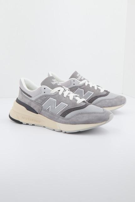 NEW BALANCE U RHA en color GRIS  (1)