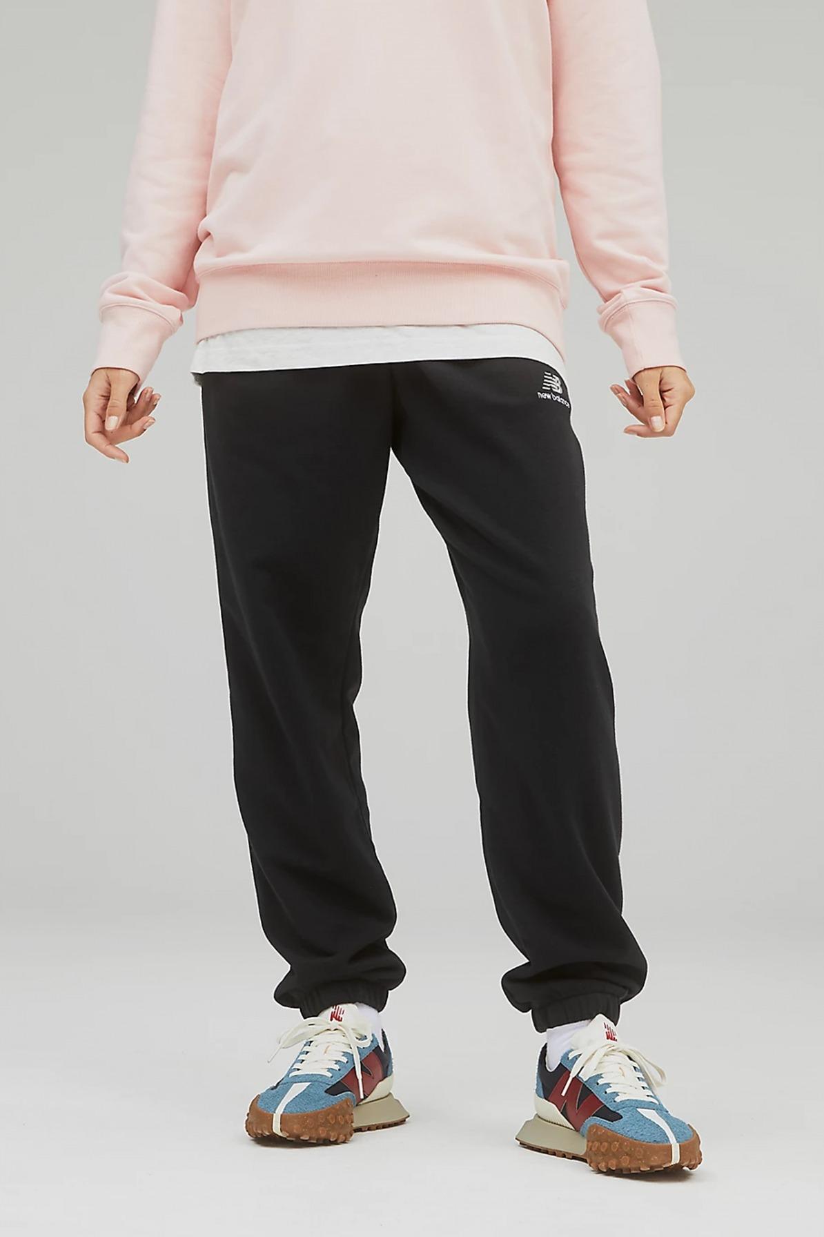 NEW BALANCE UNI-SSENTIALS FRENCH TERRY SWEATPANT en color NEGRO  (1)