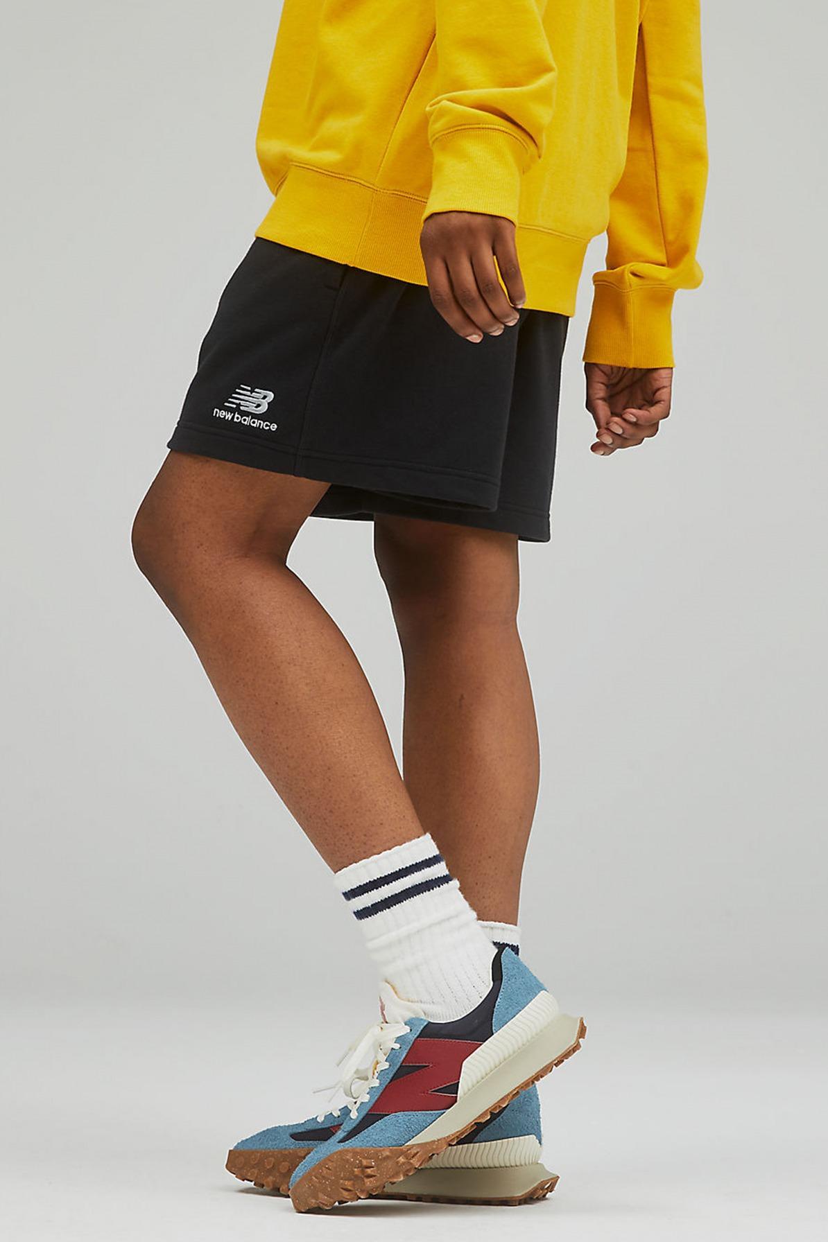 NEW BALANCE UNI-SSENTIALS FRENCH TERRY SHORT en color NEGRO  (2)
