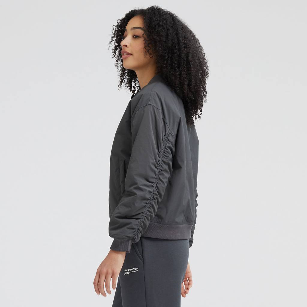 NEW BALANCE INSULATED JACKET en color GRIS  (5)