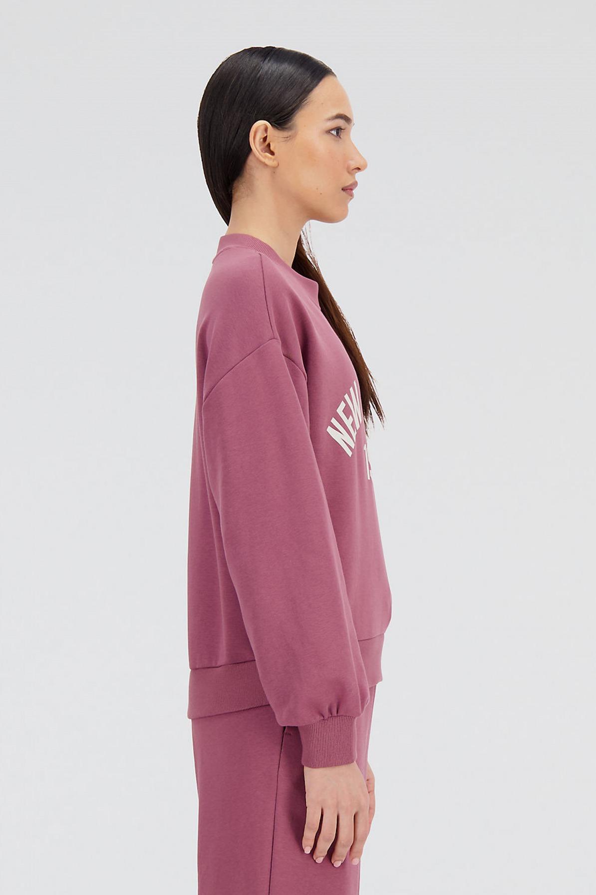 NEW BALANCE ESSENTIALS VARSITY FLEECE CREW en color BURDEOS  (1)
