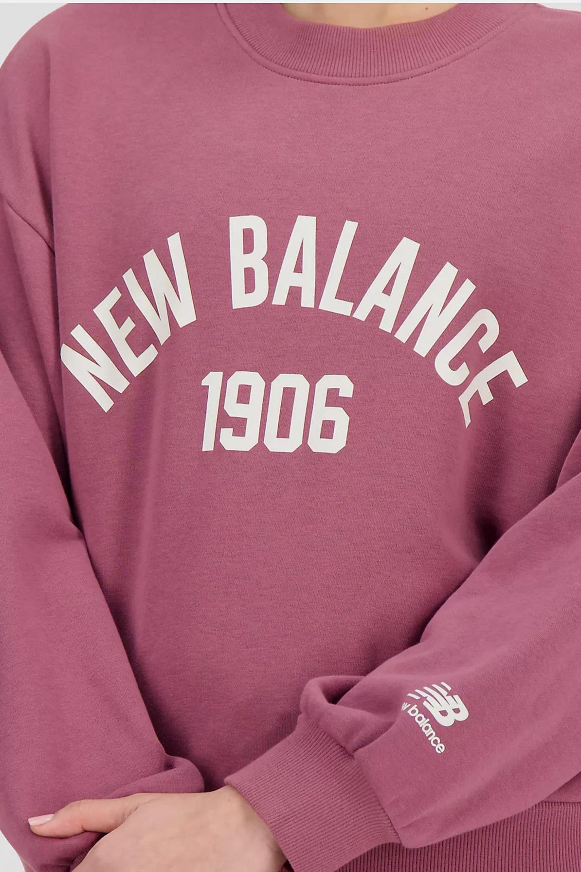 NEW BALANCE ESSENTIALS VARSITY FLEECE CREW en color BURDEOS  (3)