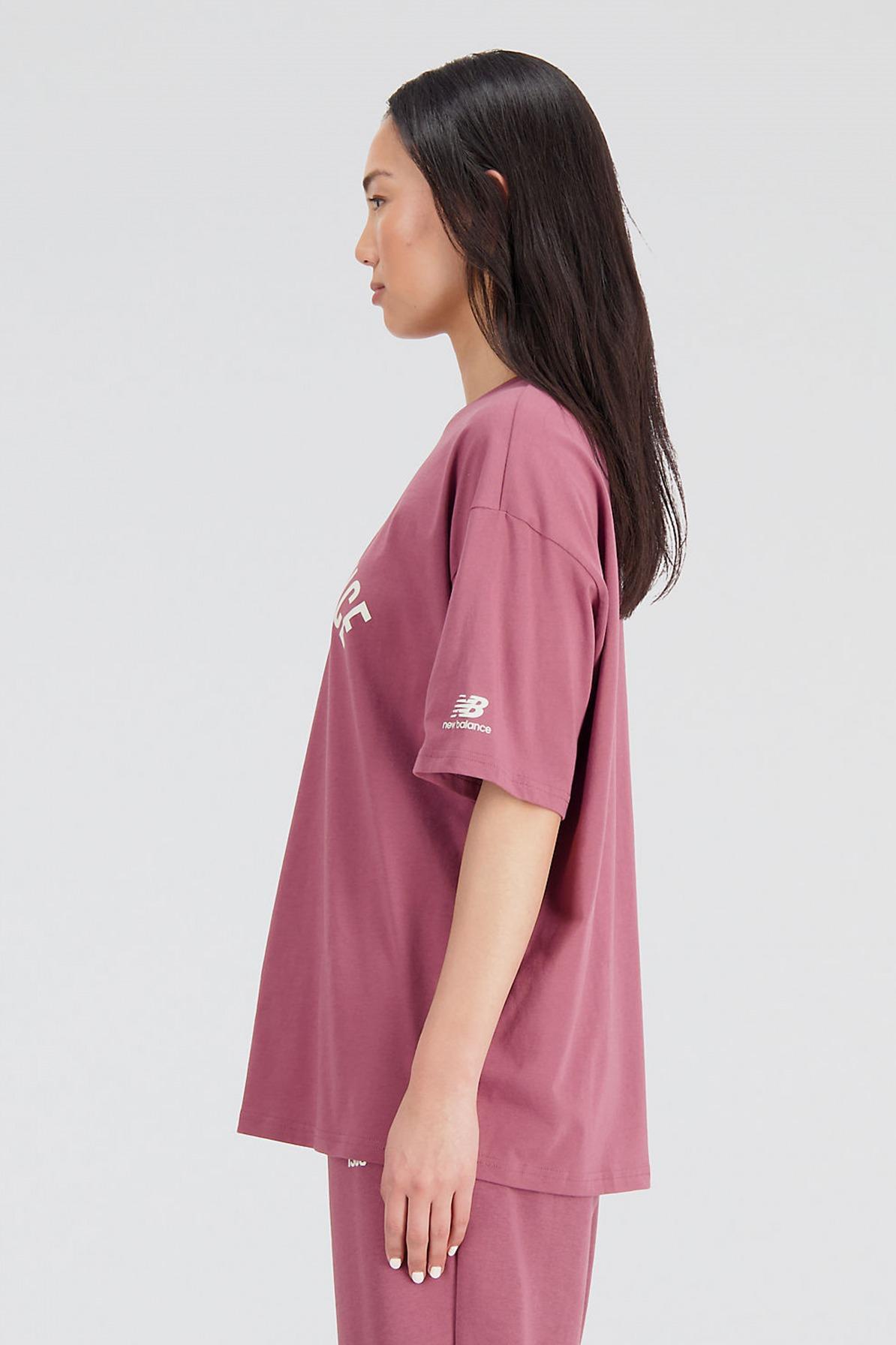 NEW BALANCE ESSENTIALS VARSITY TSHIRT en color BURDEOS  (2)