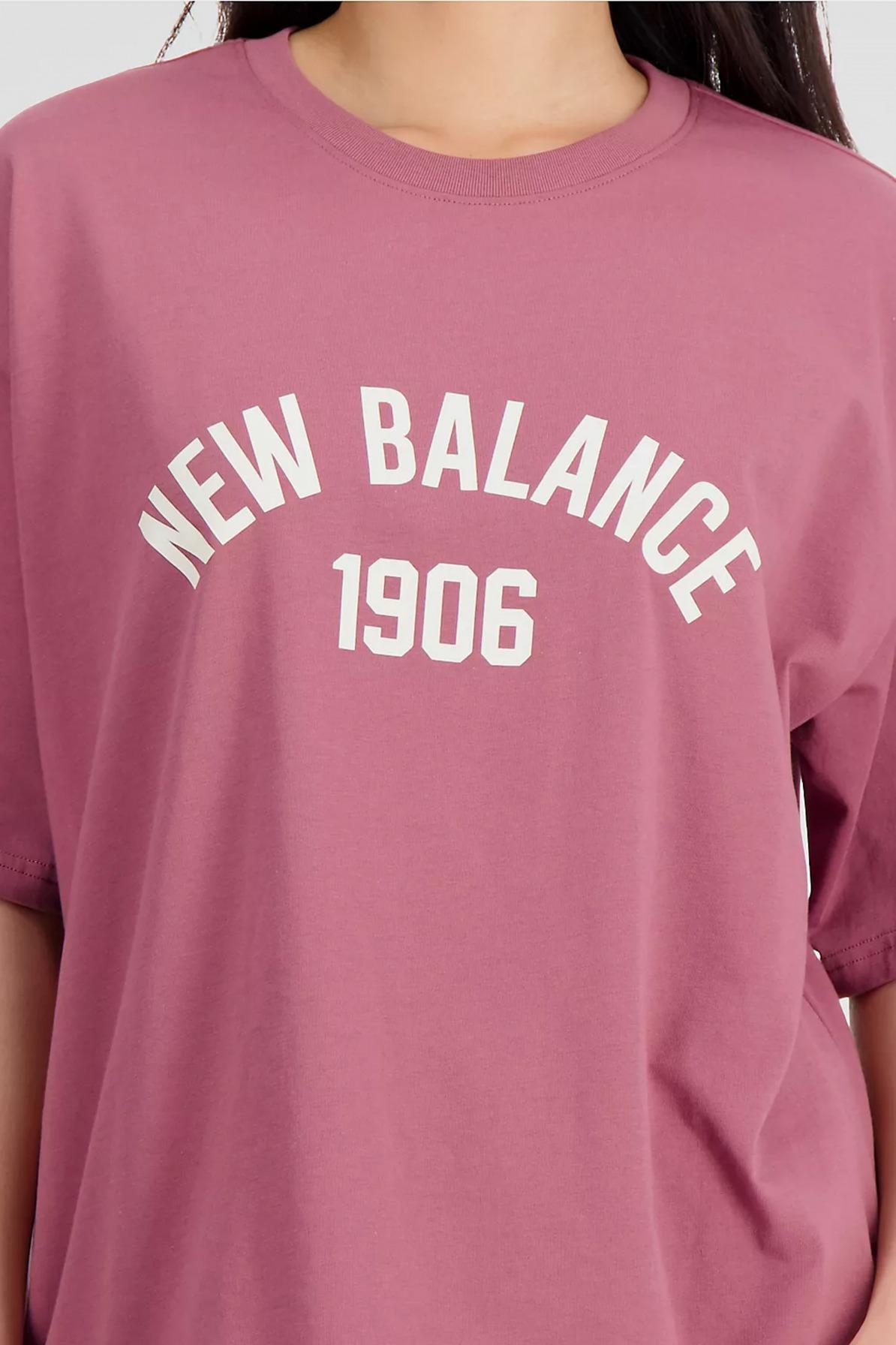 NEW BALANCE ESSENTIALS VARSITY TSHIRT en color BURDEOS  (4)