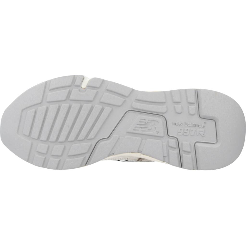 NEW BALANCE URBC en color BEIS  (9)