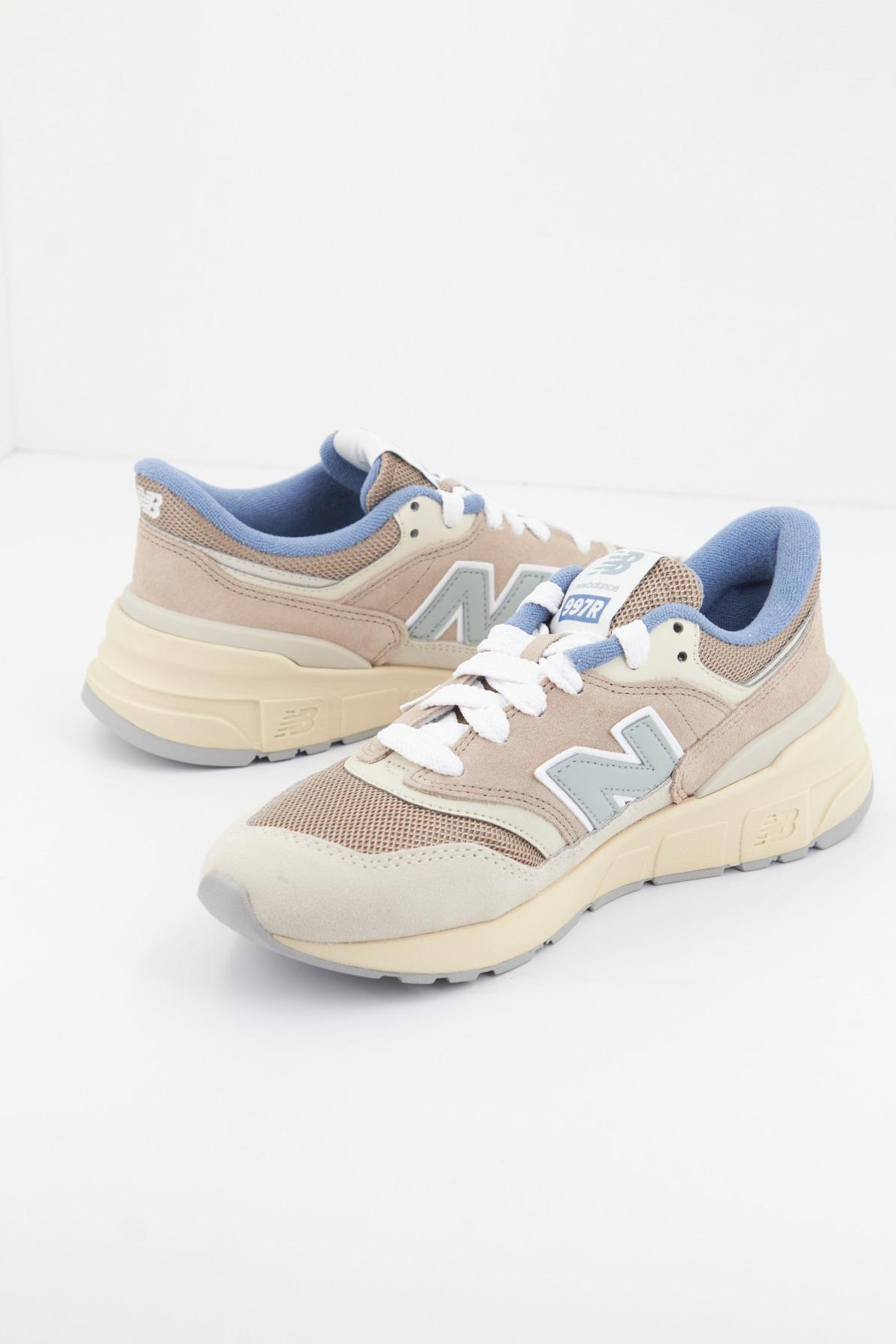 NEW BALANCE URBC en color BEIS  (1)