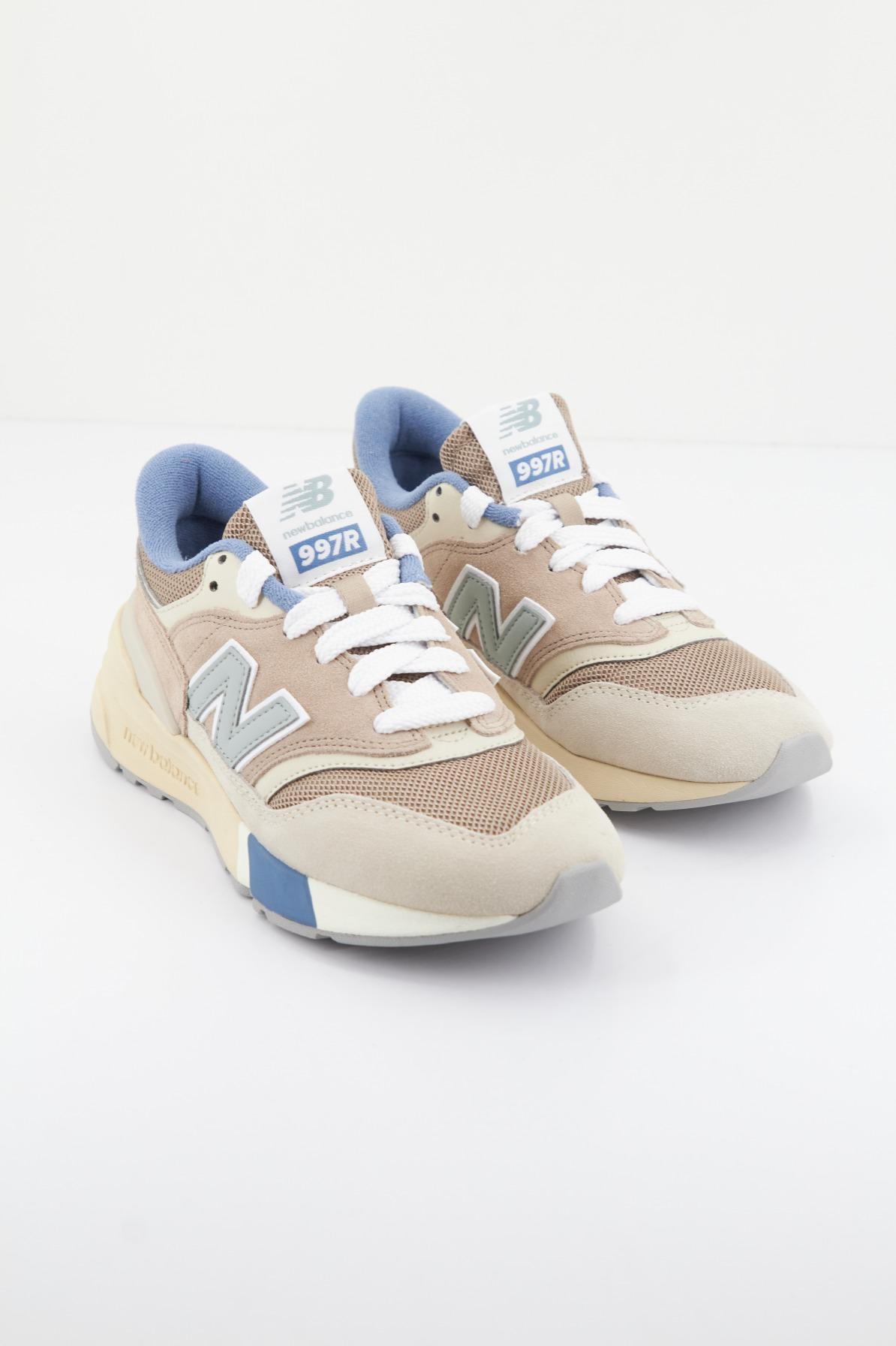 NEW BALANCE URBC en color BEIS  (2)