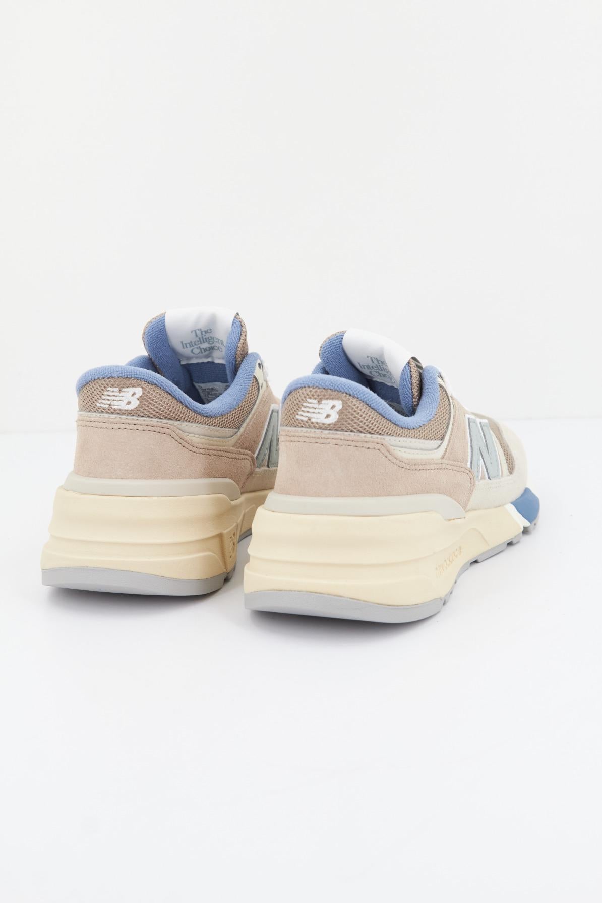 NEW BALANCE URBC en color BEIS  (3)