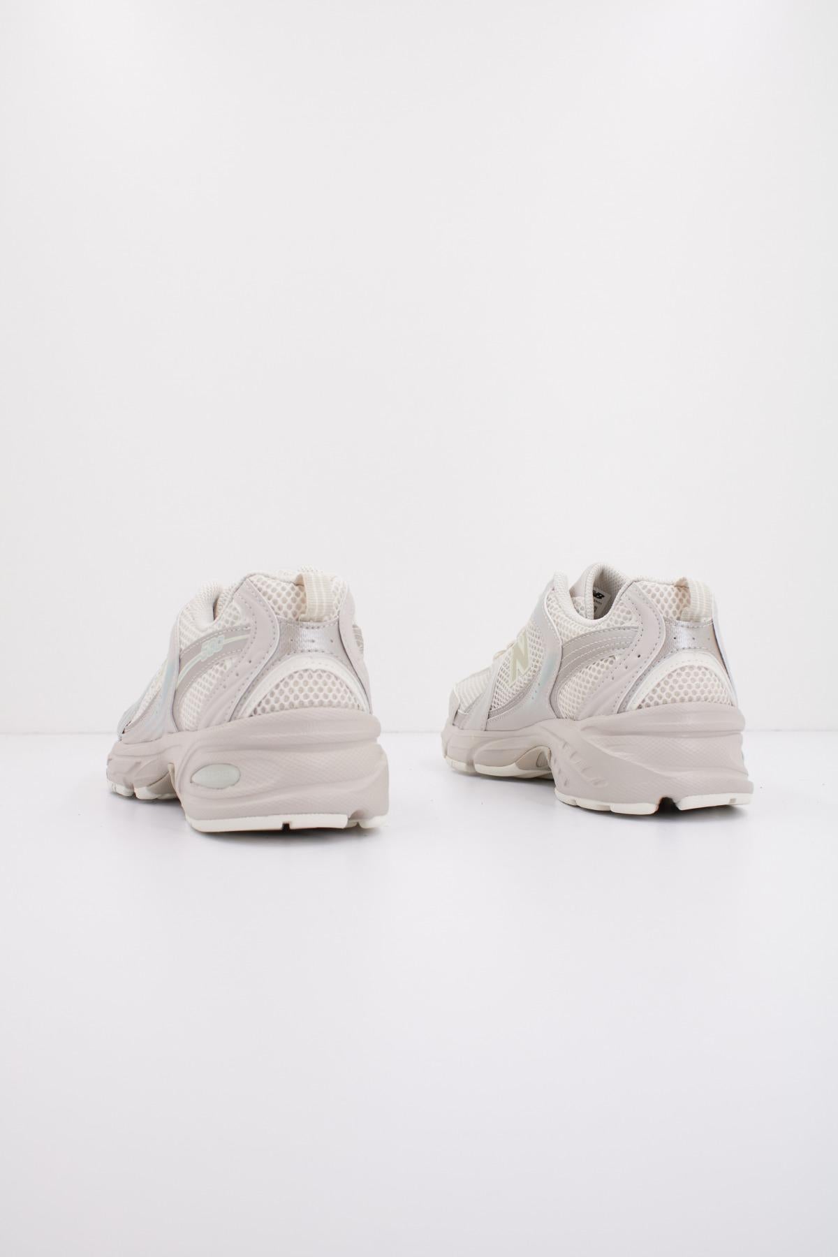 NEW BALANCE MR AA en color GRIS  (3)