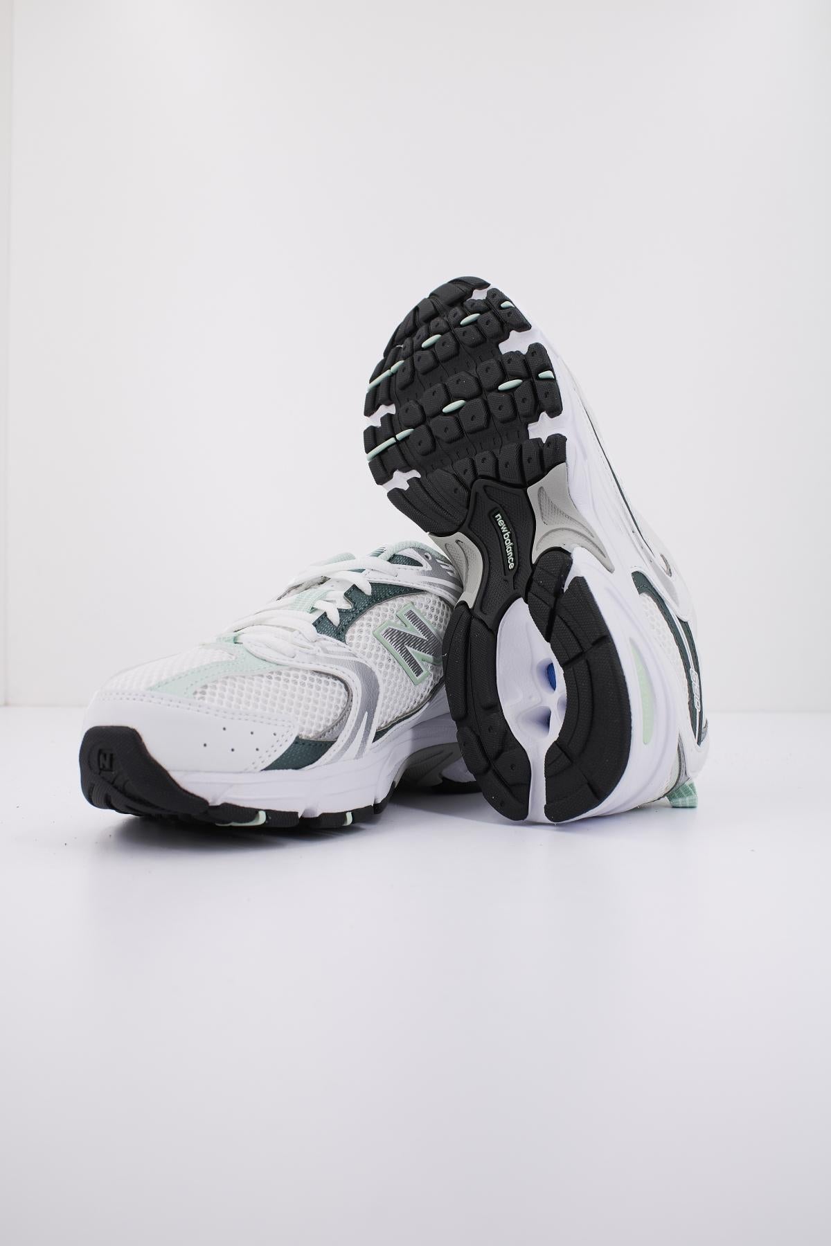NEW BALANCE MR RB  en color BLANCO  (4)