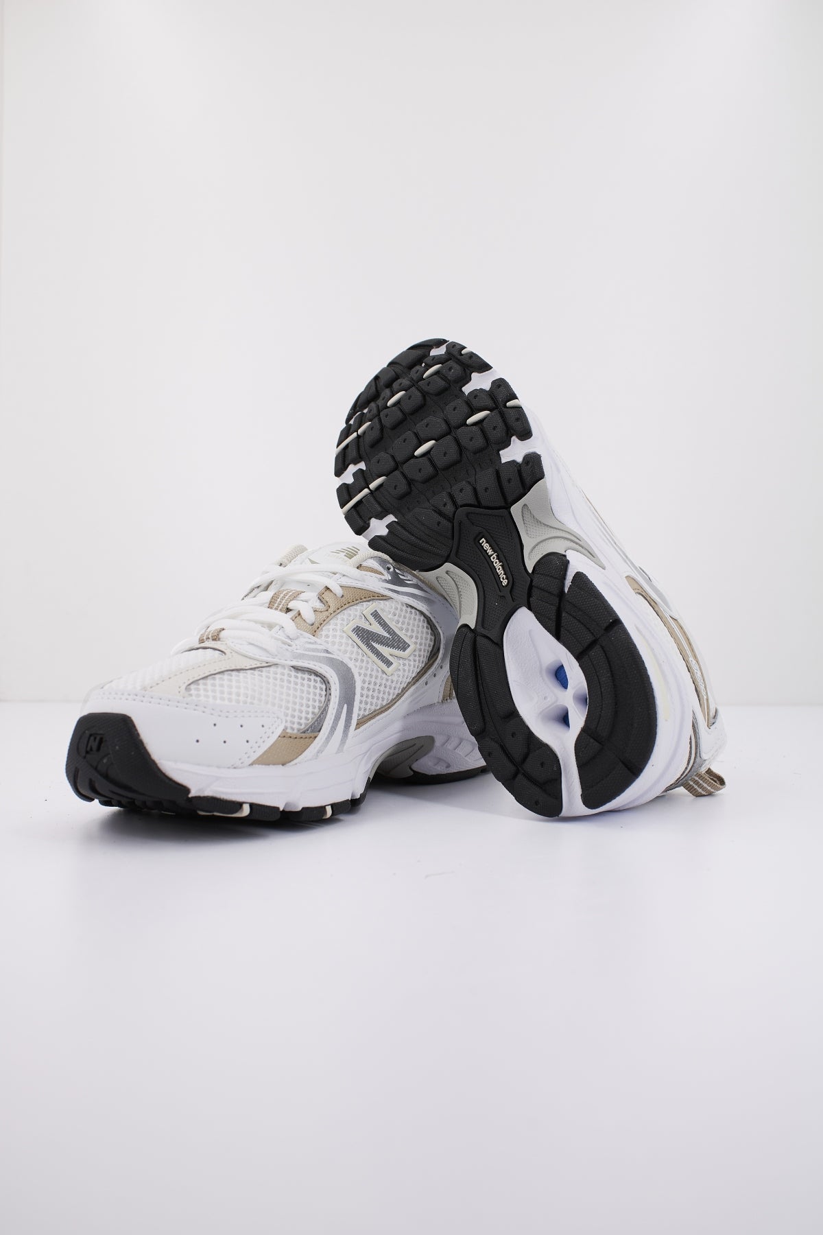 NEW BALANCE MR RD en color BLANCO  (4)