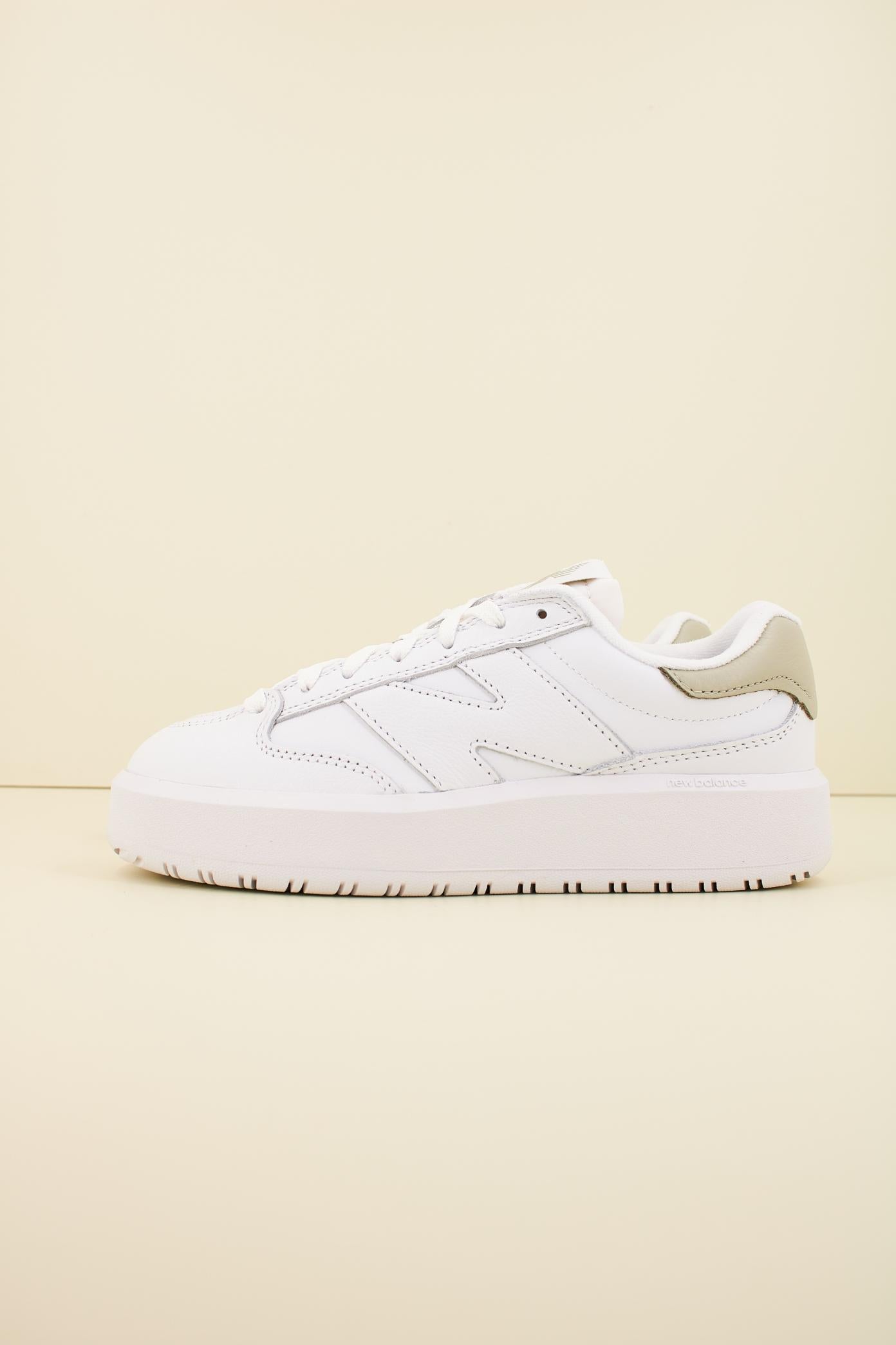 NEW BALANCE CT CLC en color BLANCO  (1)