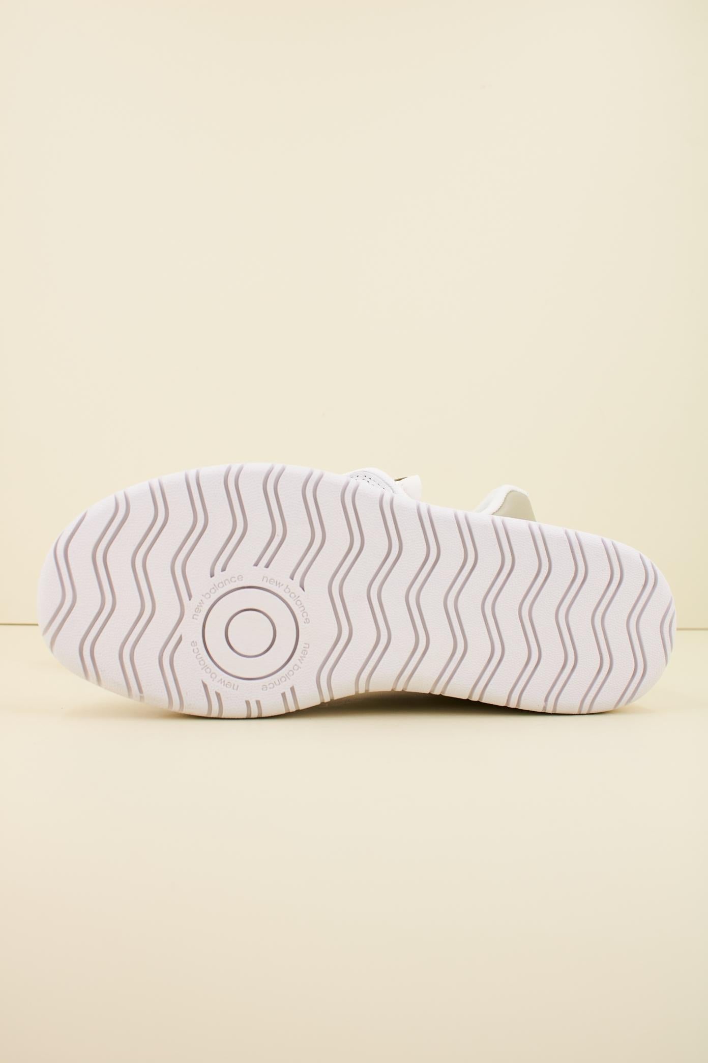 NEW BALANCE CT CLC en color BLANCO  (4)