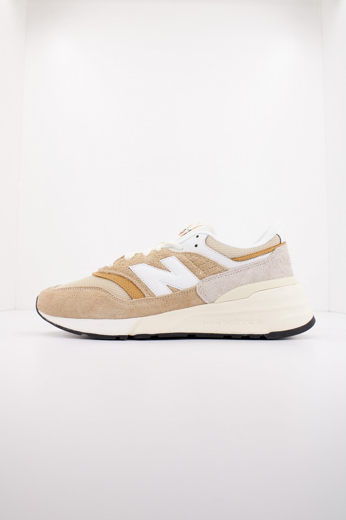 NEW BALANCE U RMB en color MARRON  (1)