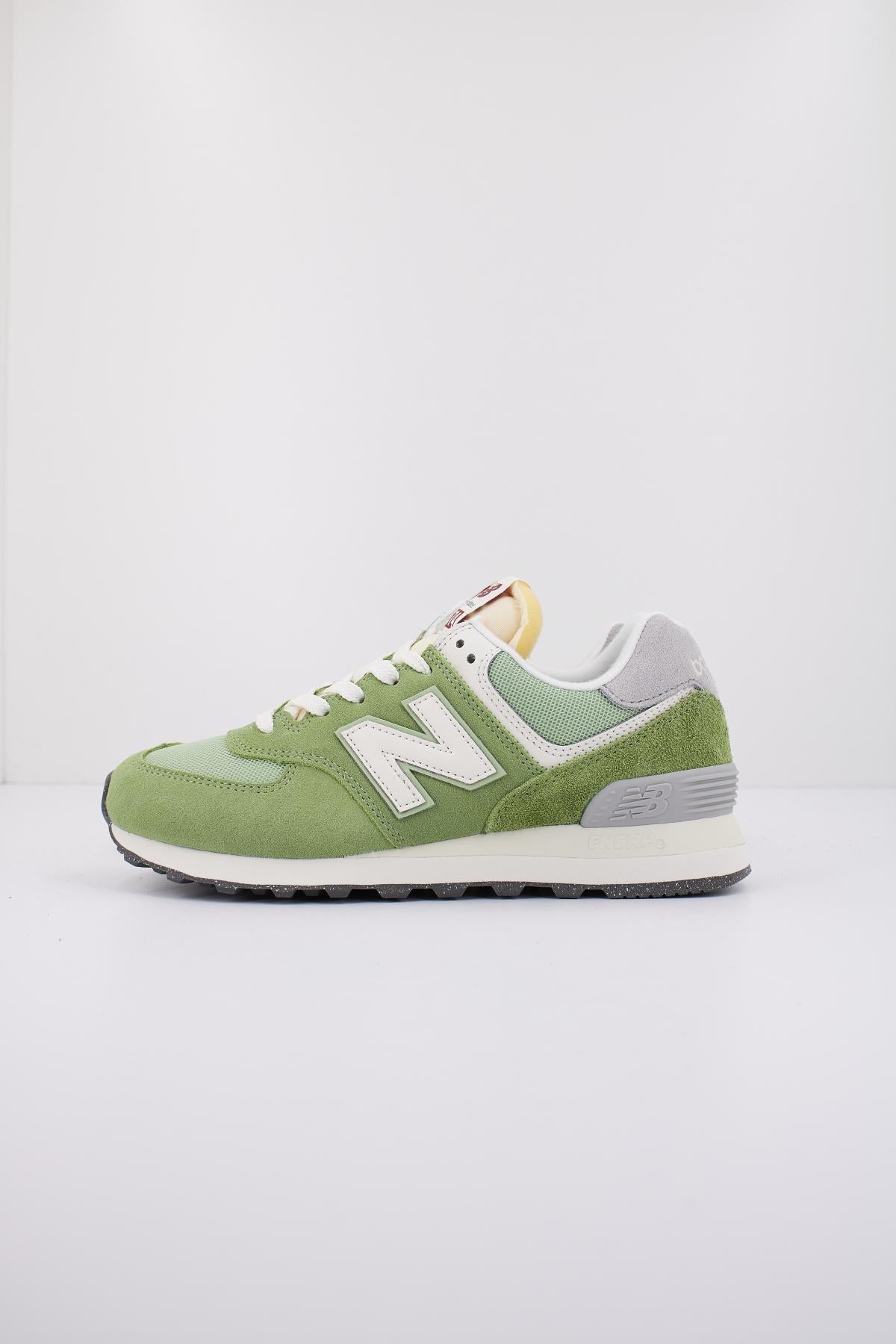 NEW BALANCE U RCC  en color VERDE  (1)