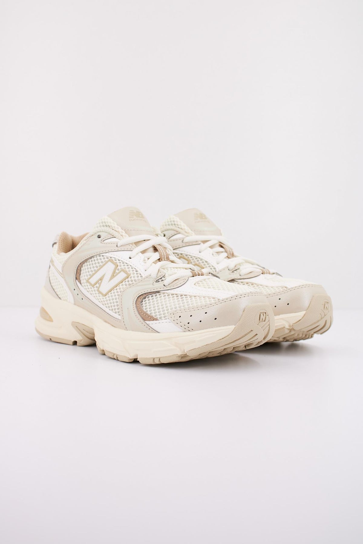 NEW BALANCE MR AA en color BEIS  (2)