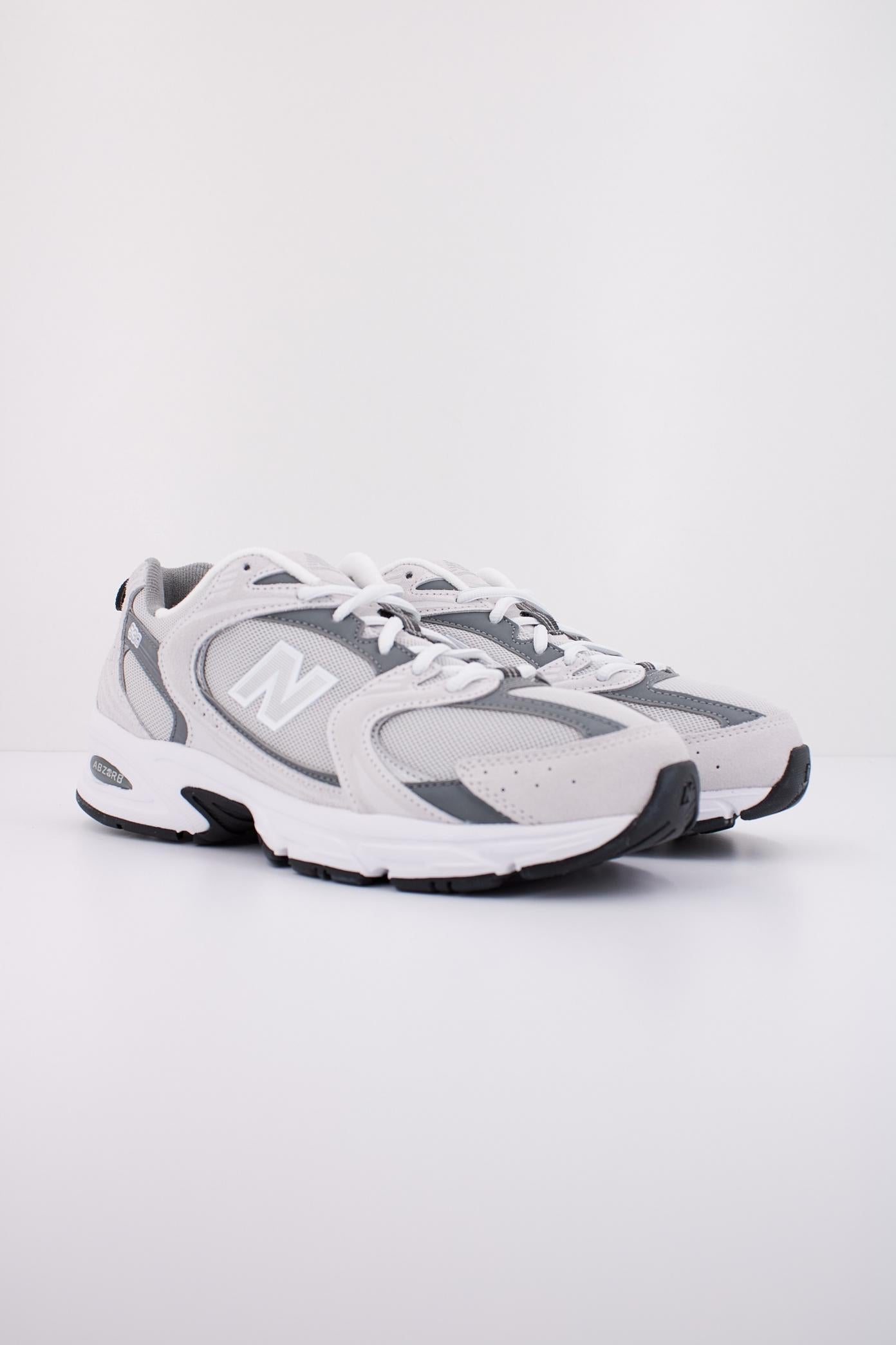 NEW BALANCE MR CB en color BLANCO  (2)