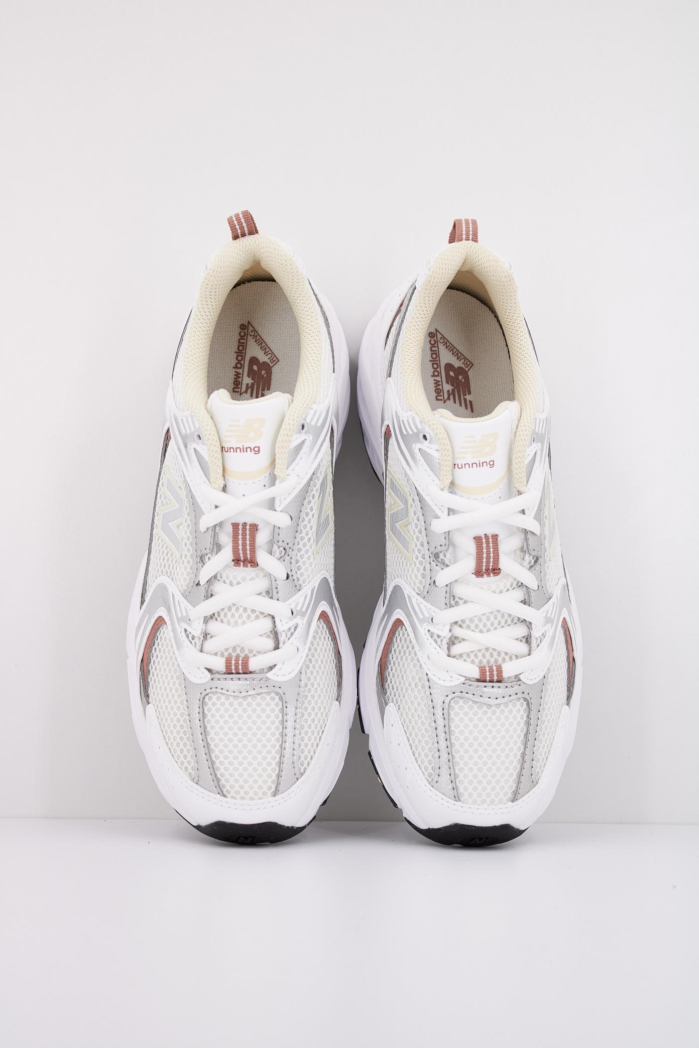NEW BALANCE MR SGA en color BLANCO  (3)
