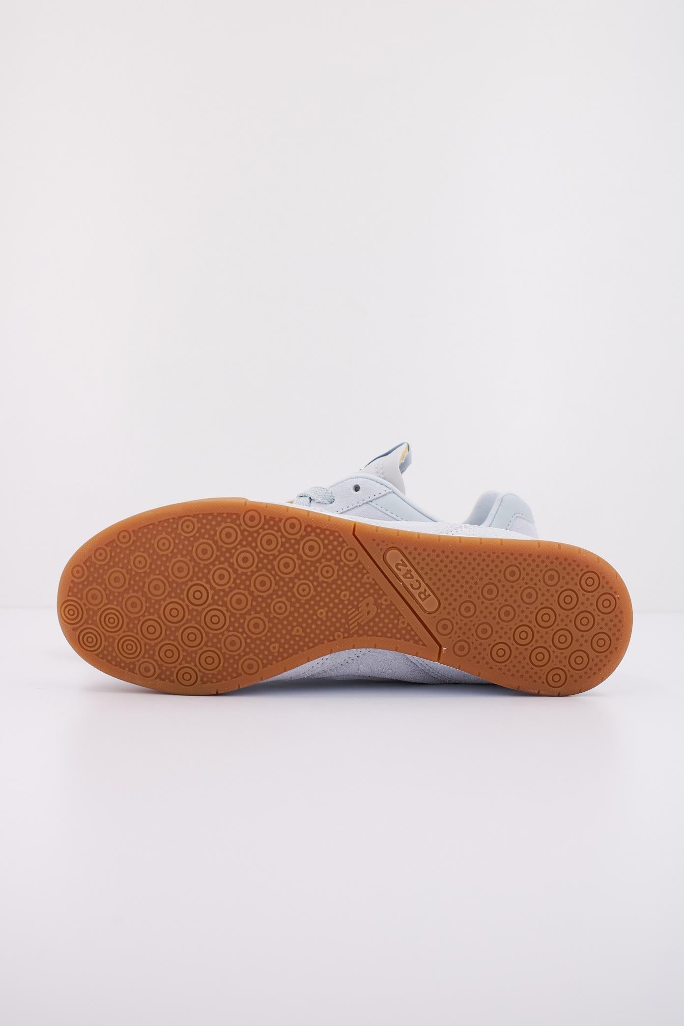 NEW BALANCE URC EB en color AZUL  (5)